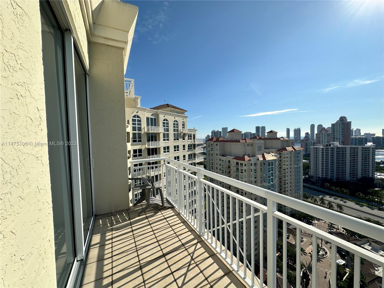 TURNBERRY ON THE GREEN CO - Residential Lease