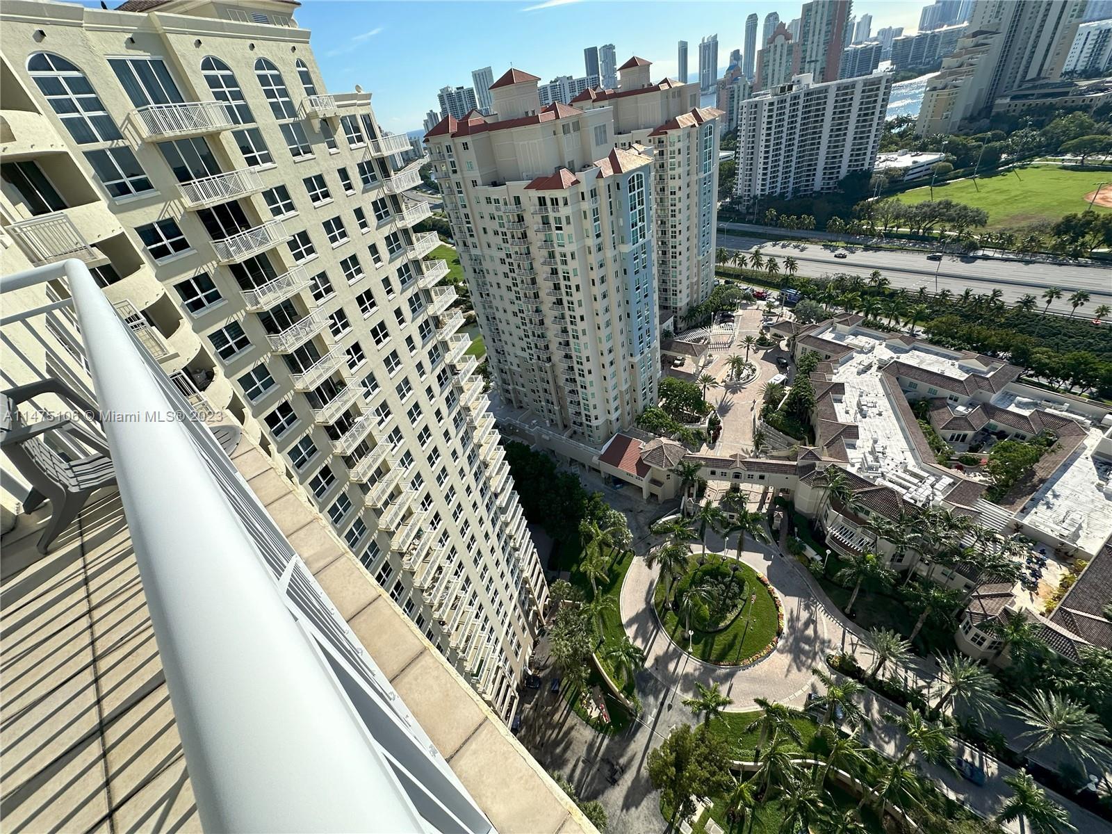 TURNBERRY ON THE GREEN CO - Residential Lease