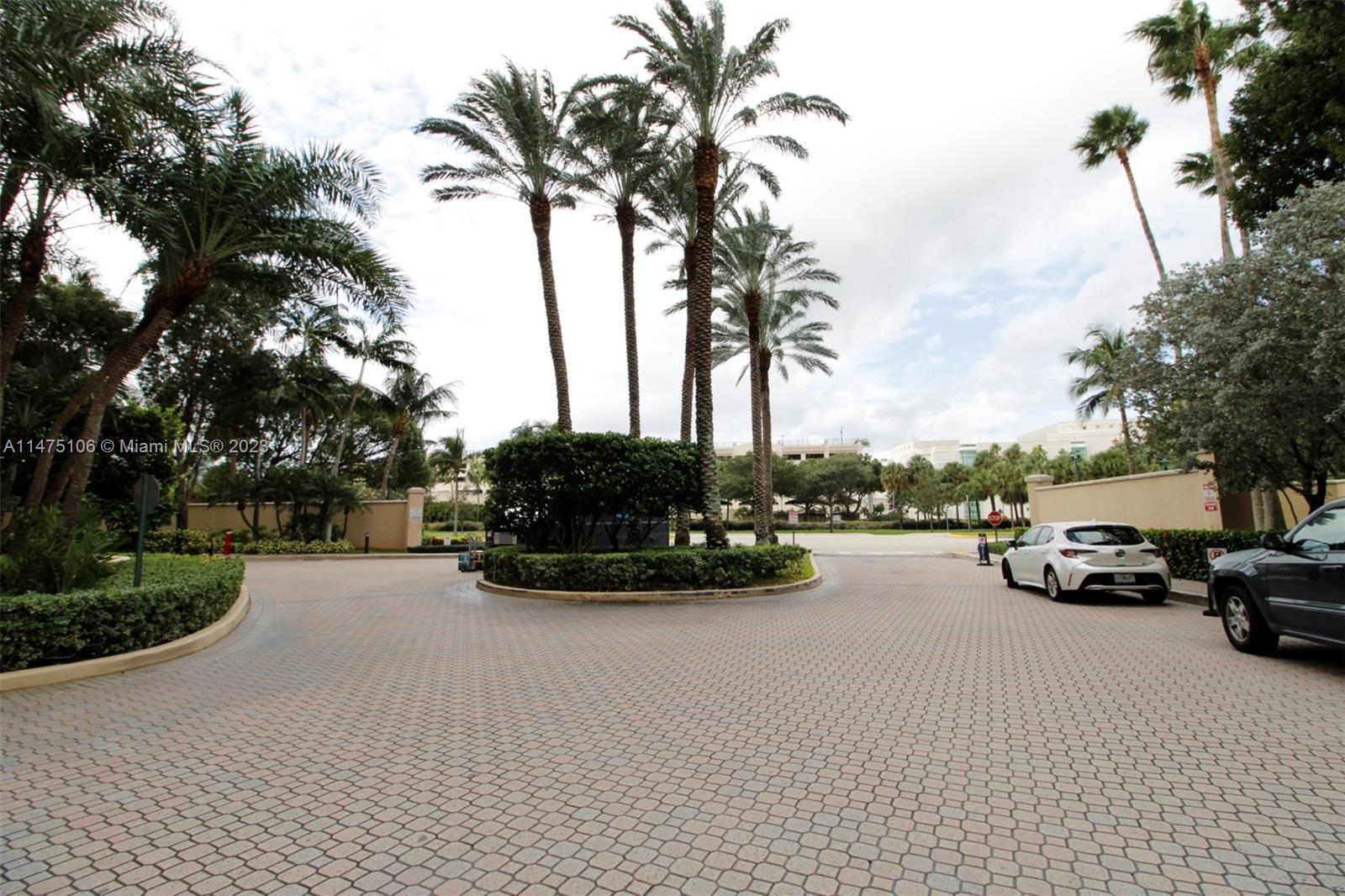 TURNBERRY ON THE GREEN CO - Residential Lease