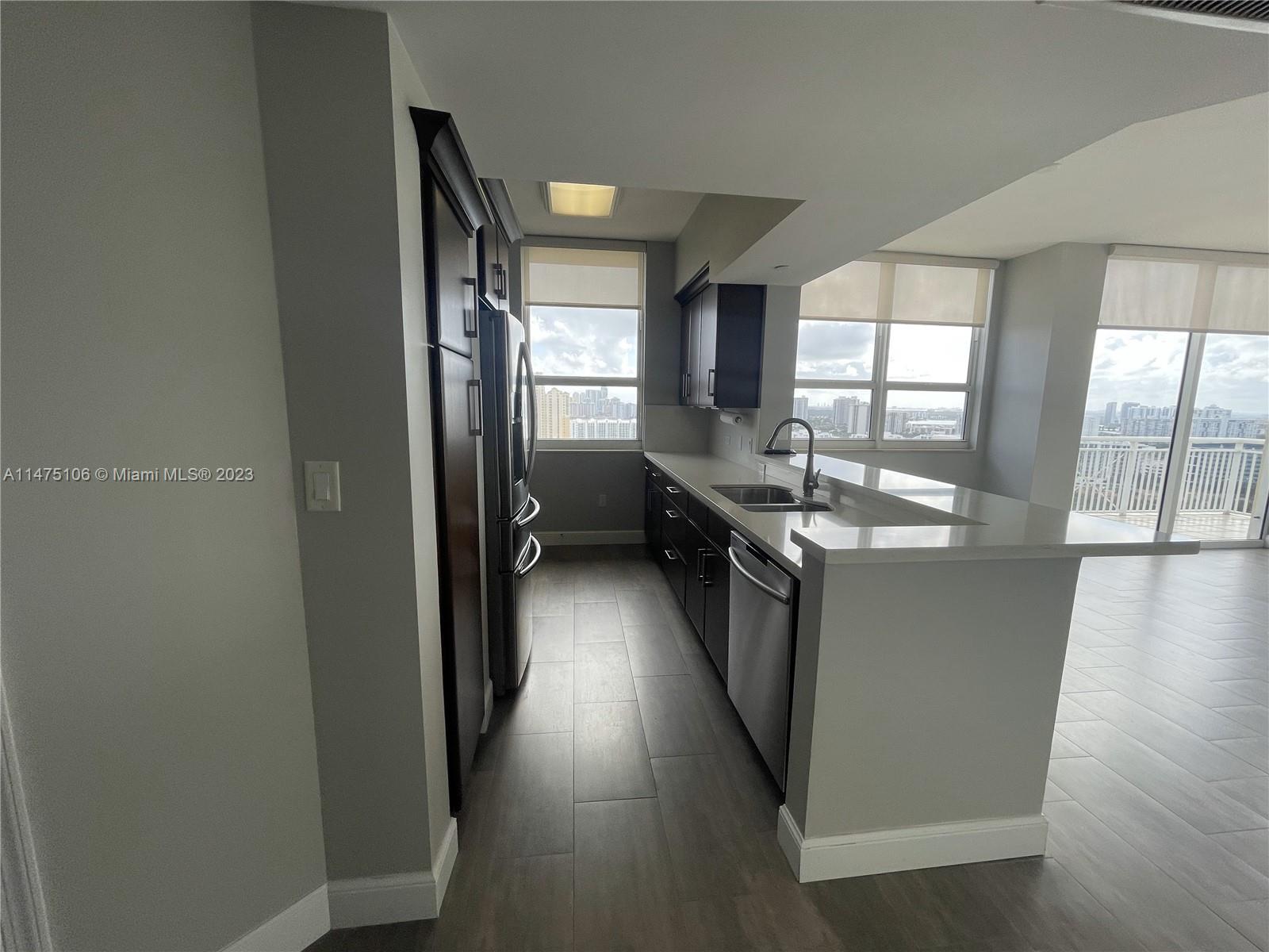 TURNBERRY ON THE GREEN CO - Residential Lease