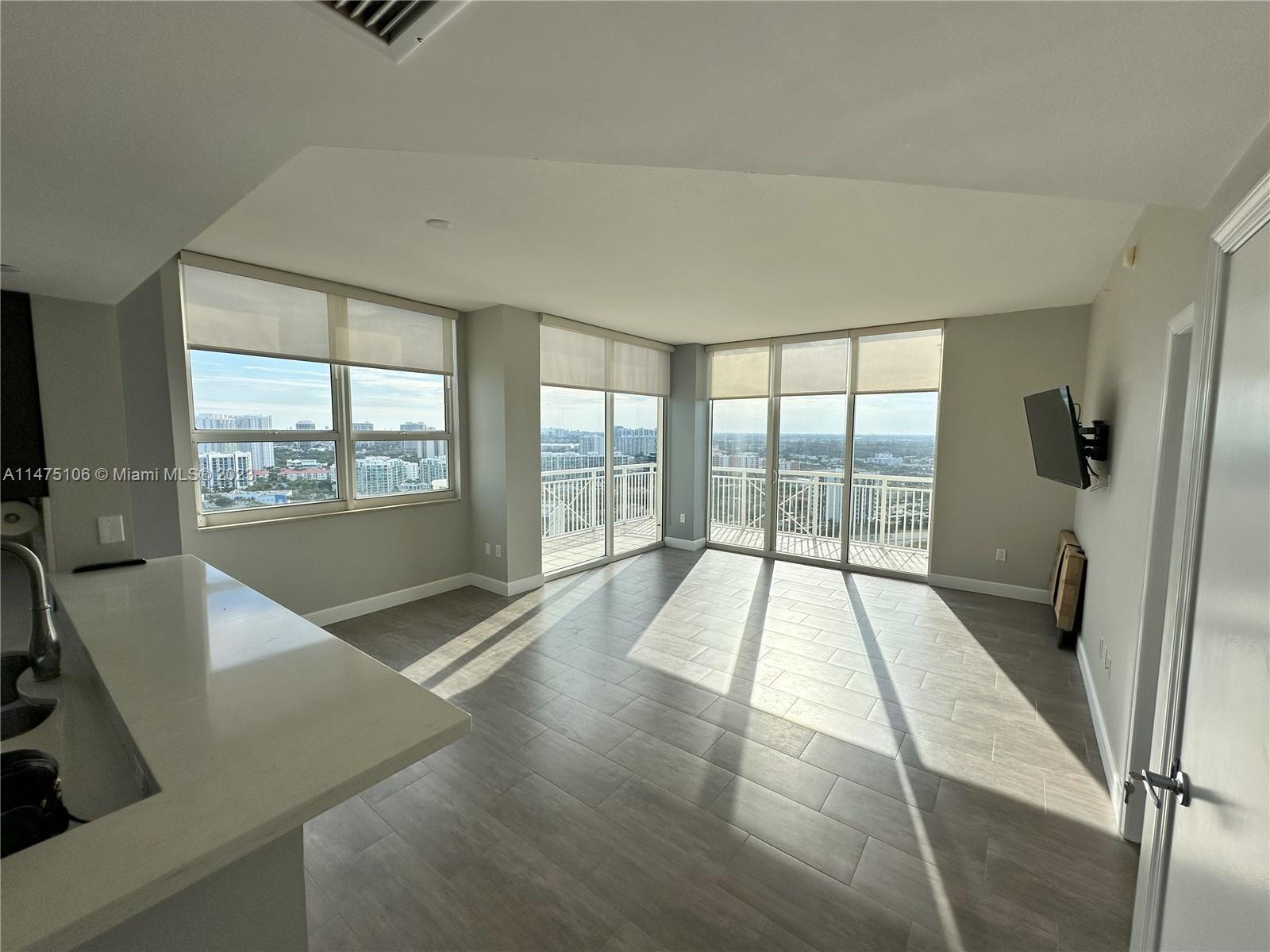 TURNBERRY ON THE GREEN CO - Residential Lease