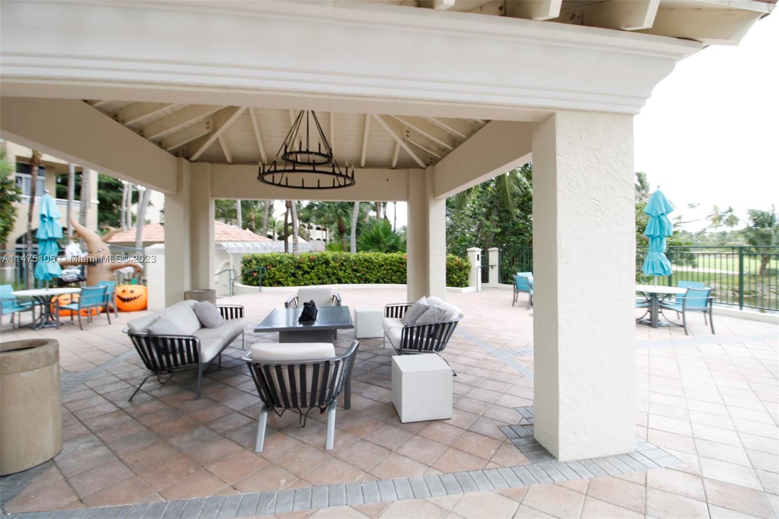 TURNBERRY ON THE GREEN CO - Residential Lease