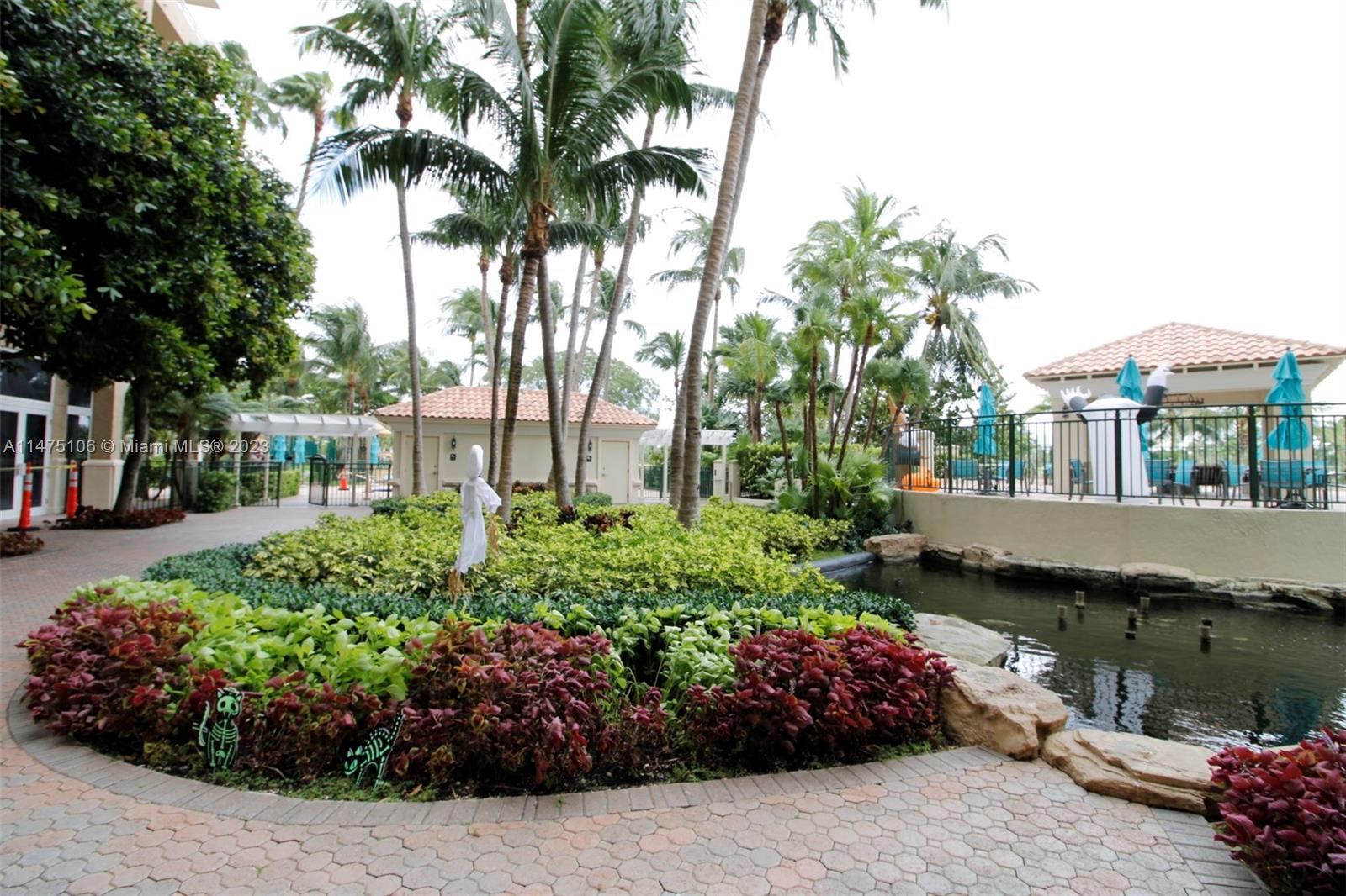 TURNBERRY ON THE GREEN CO - Residential Lease