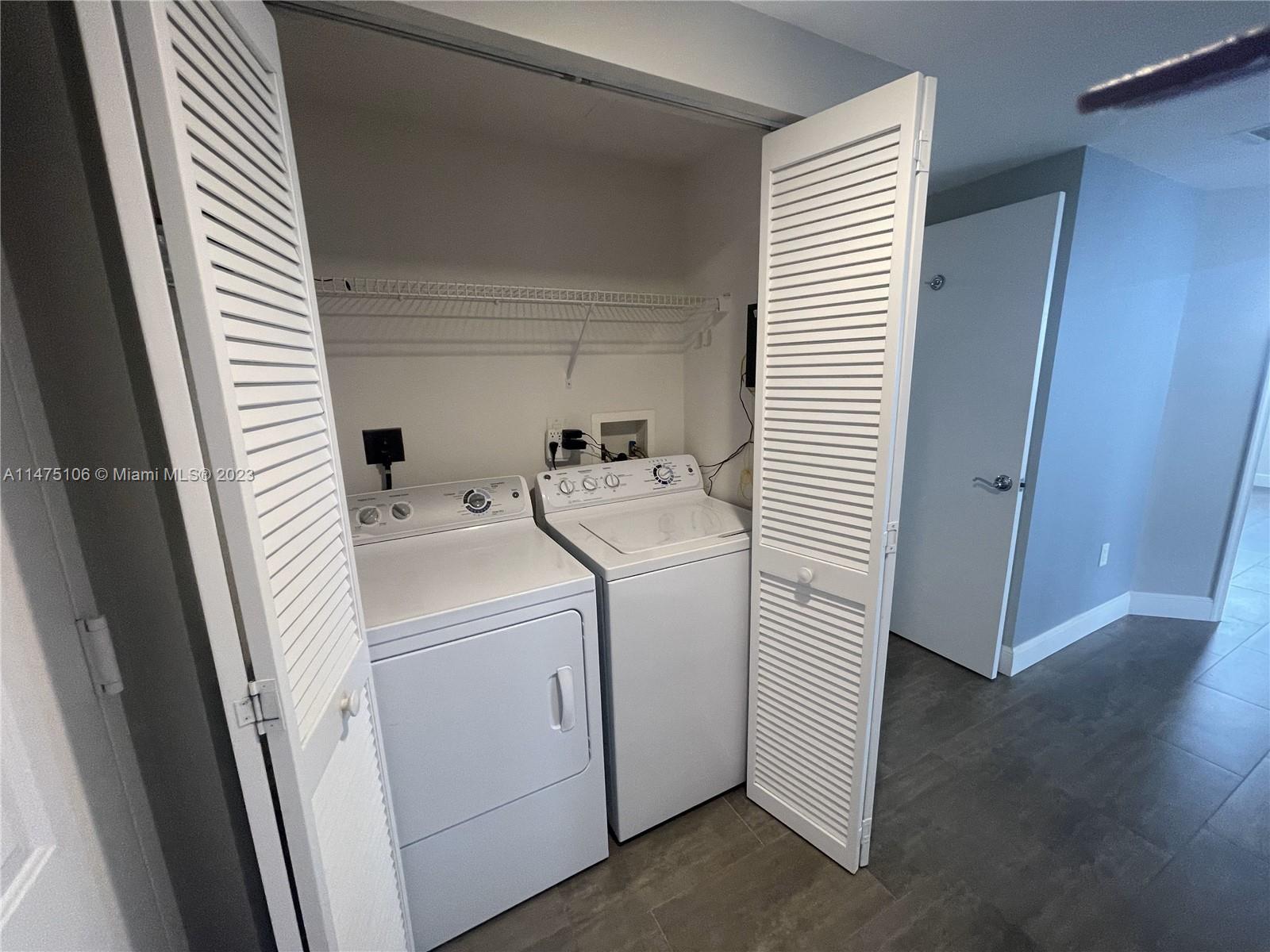 TURNBERRY ON THE GREEN CO - Residential Lease