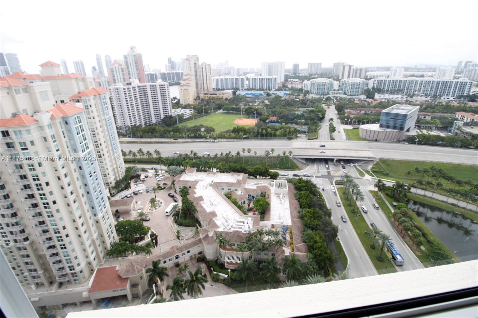 TURNBERRY ON THE GREEN CO - Residential Lease