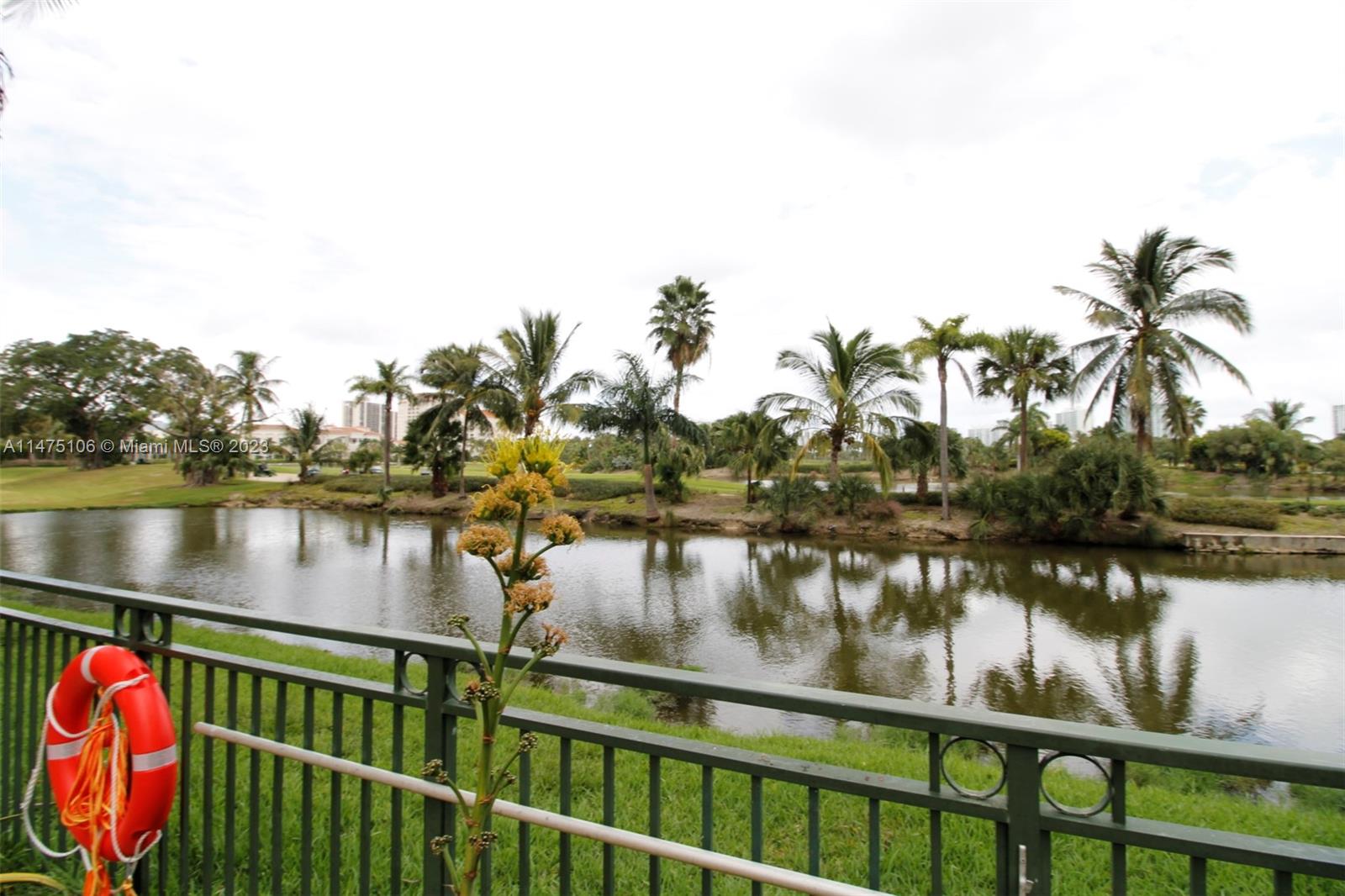 TURNBERRY ON THE GREEN CO - Residential Lease