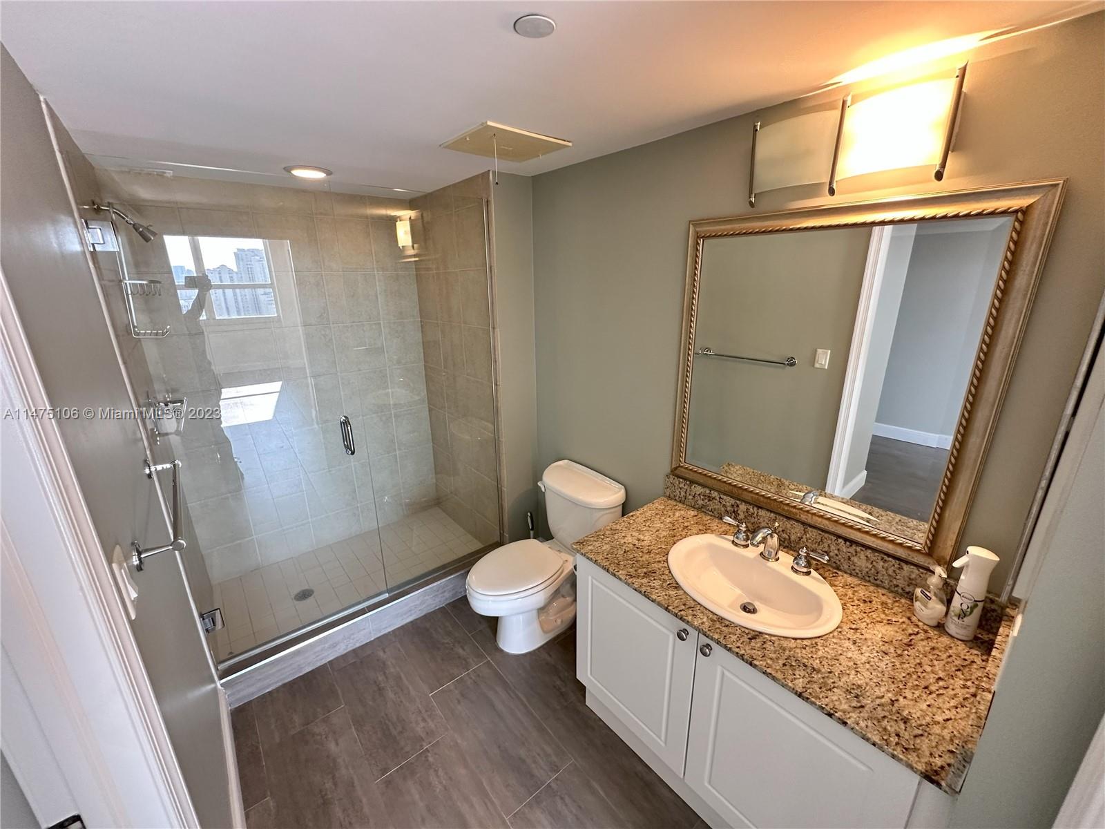 TURNBERRY ON THE GREEN CO - Residential Lease