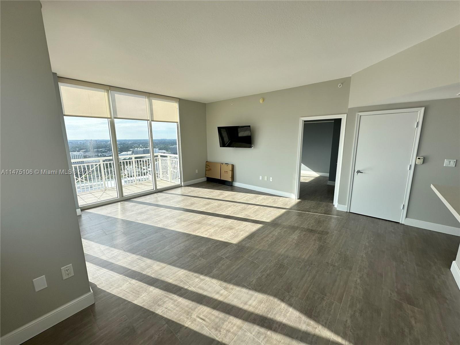 TURNBERRY ON THE GREEN CO - Residential Lease