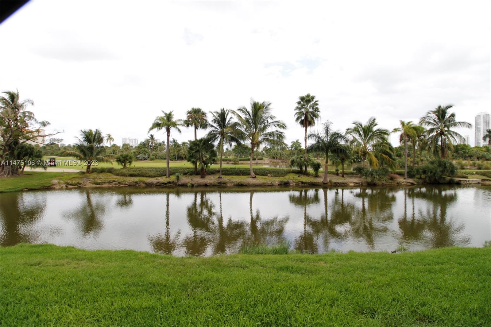 TURNBERRY ON THE GREEN CO - Residential Lease