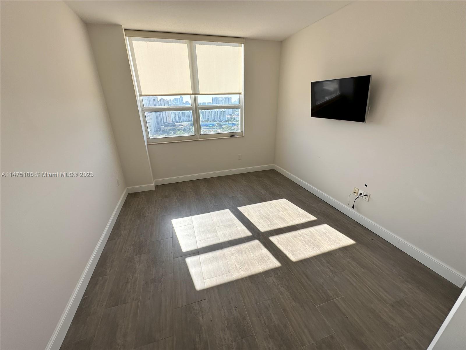 TURNBERRY ON THE GREEN CO - Residential Lease
