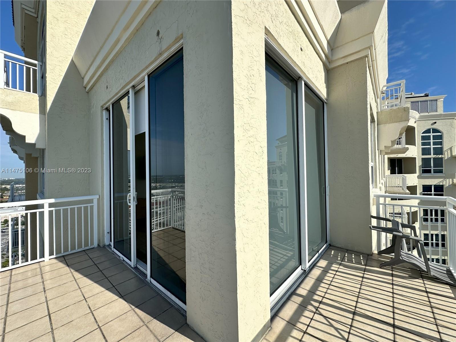 TURNBERRY ON THE GREEN CO - Residential Lease