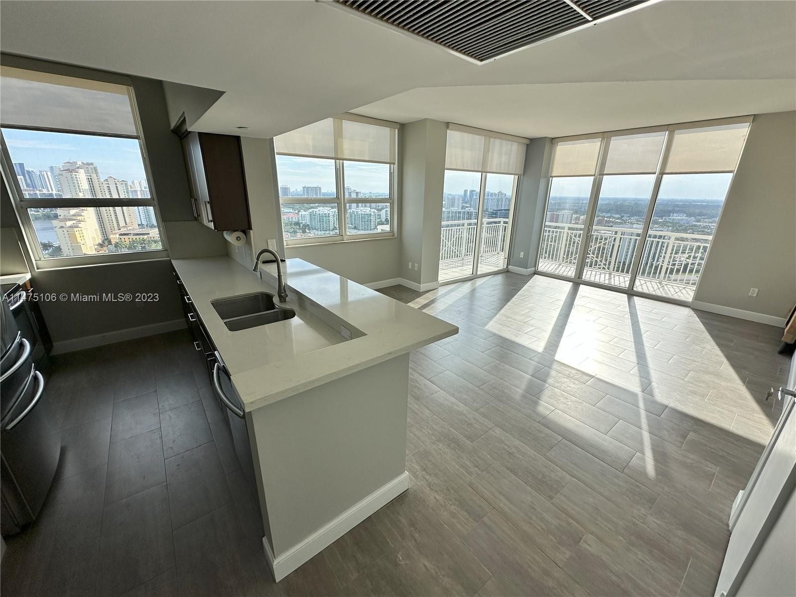 TURNBERRY ON THE GREEN CO - Residential Lease