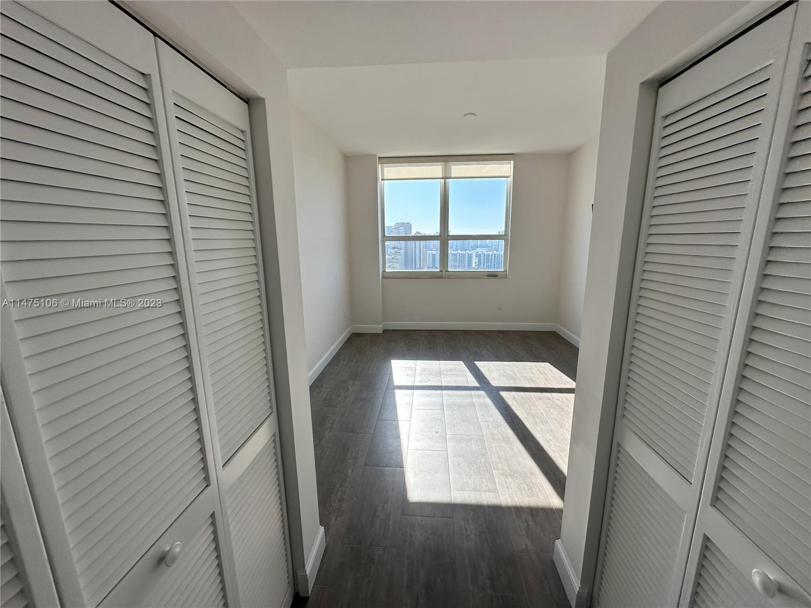 TURNBERRY ON THE GREEN CO - Residential Lease