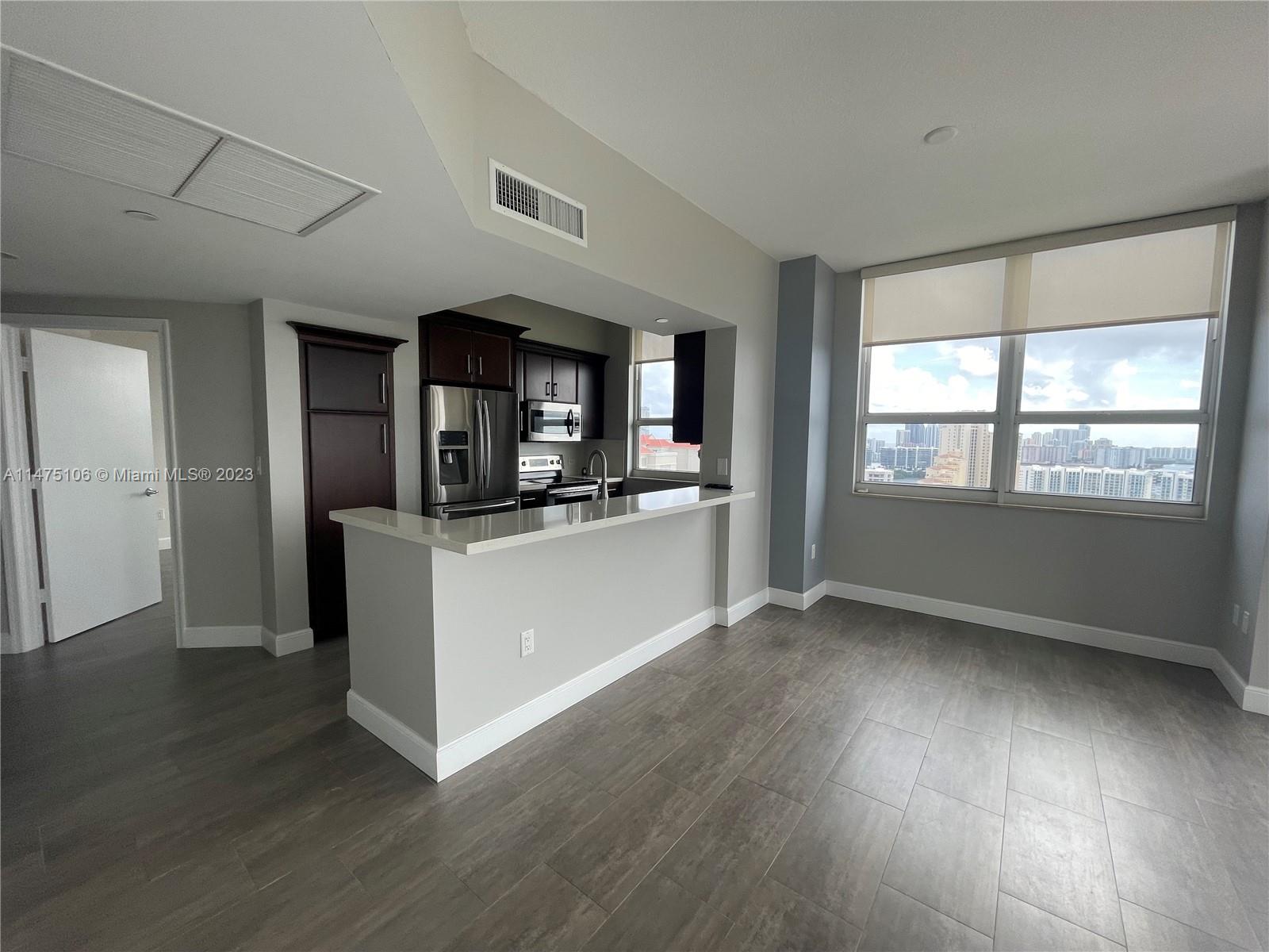 TURNBERRY ON THE GREEN CO - Residential Lease