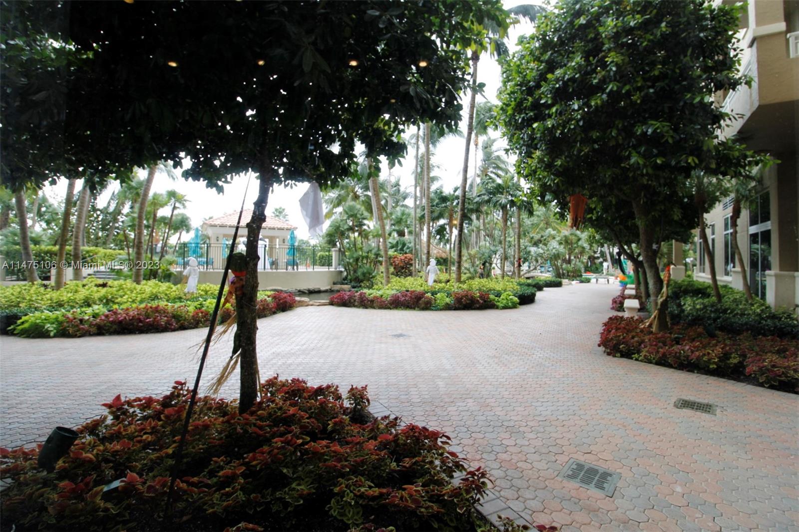 TURNBERRY ON THE GREEN CO - Residential Lease