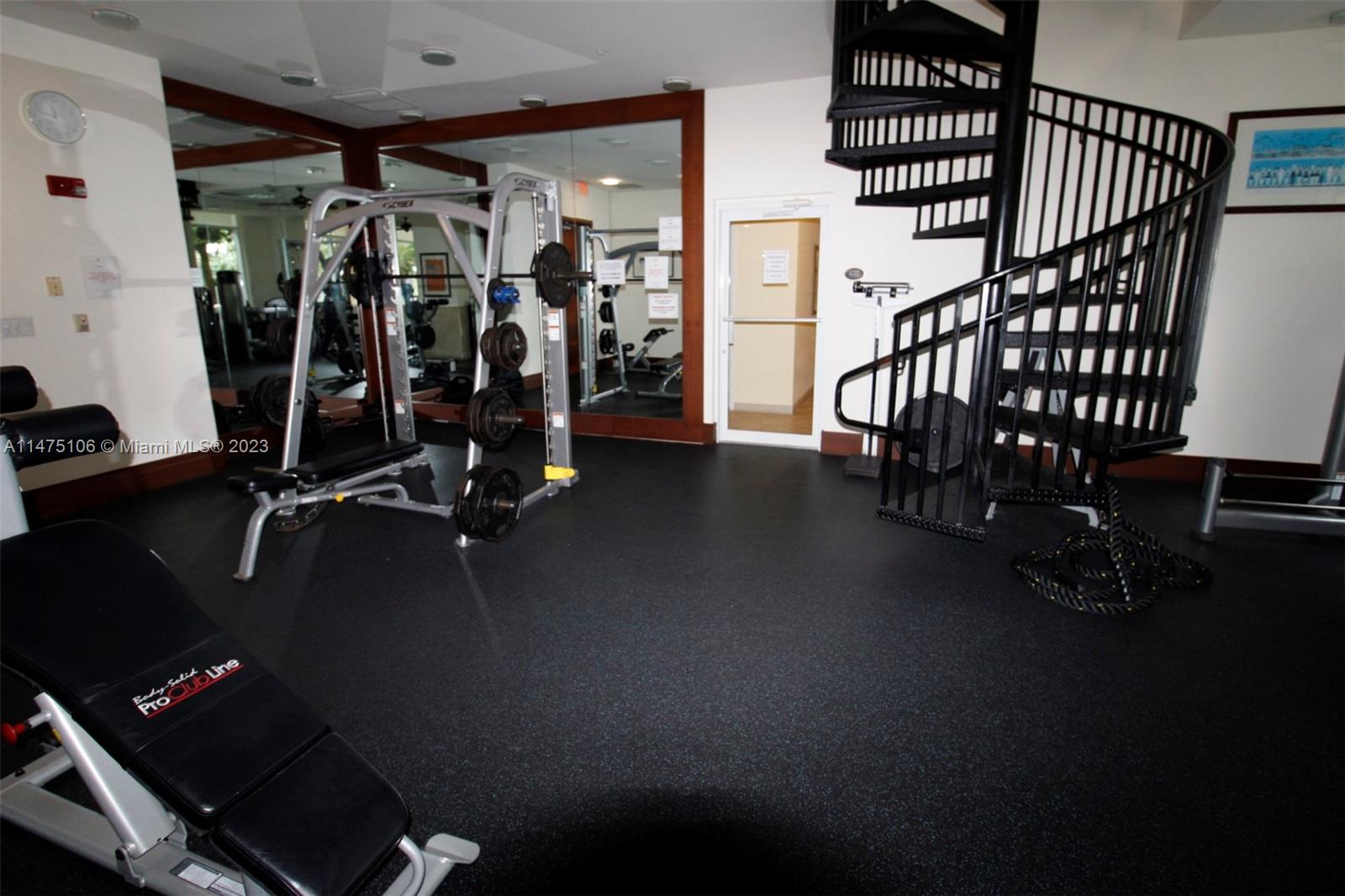 TURNBERRY ON THE GREEN CO - Residential Lease