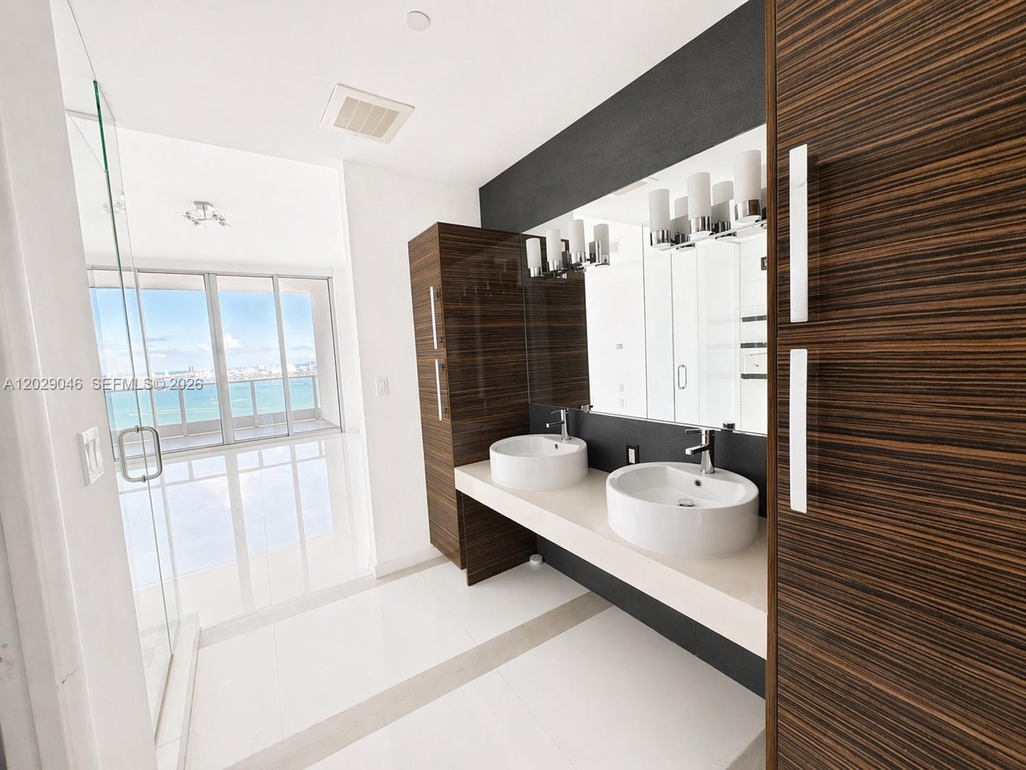 PARAMOUNT BAY CONDO - Residential Lease