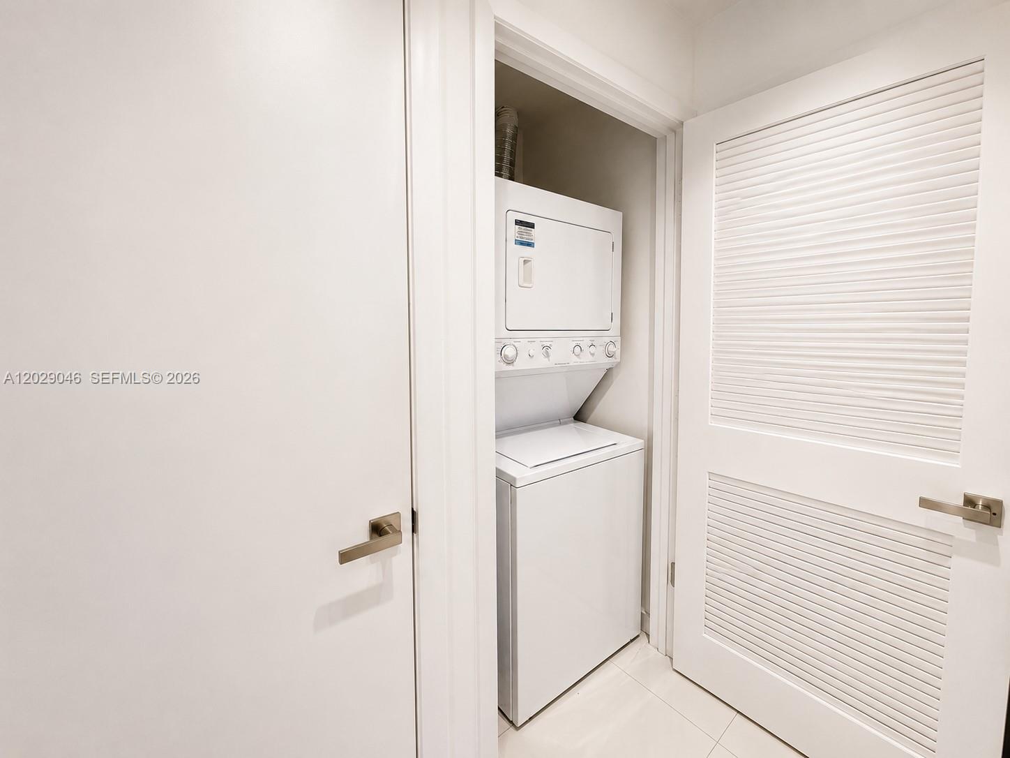 PARAMOUNT BAY CONDO - Residential Lease