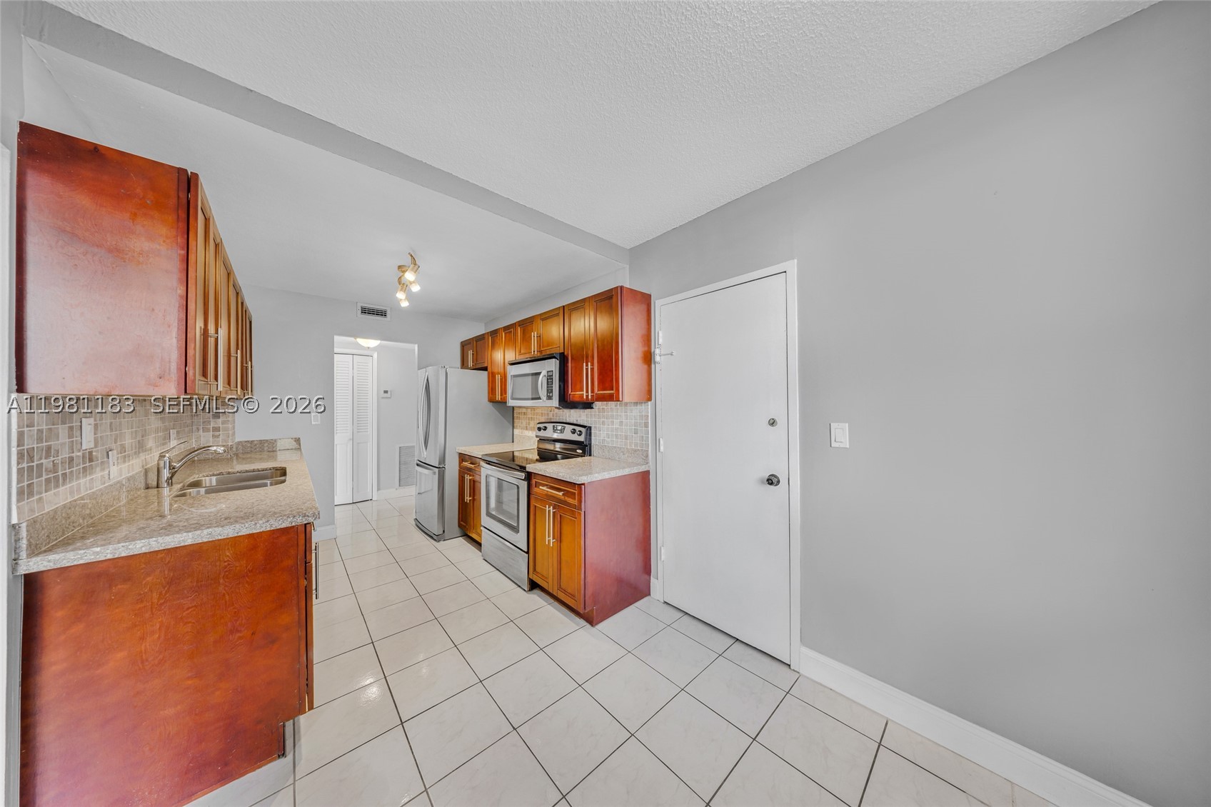 HILLCREST EAST NO 22 COND - Residential