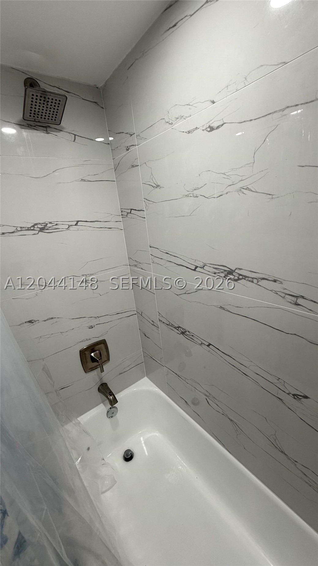 NO 31 PALM-AIRE COUNTRY C - Residential Lease