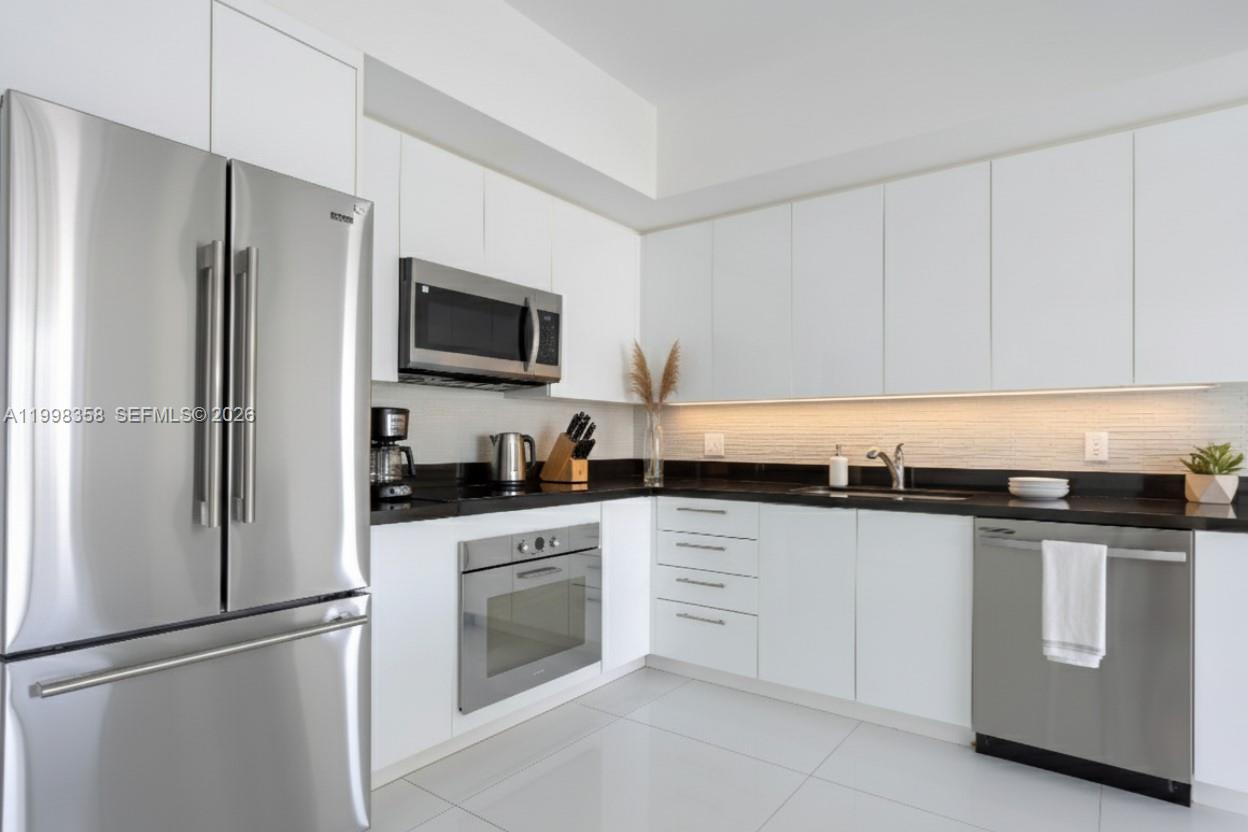 MINT CONDO - Residential