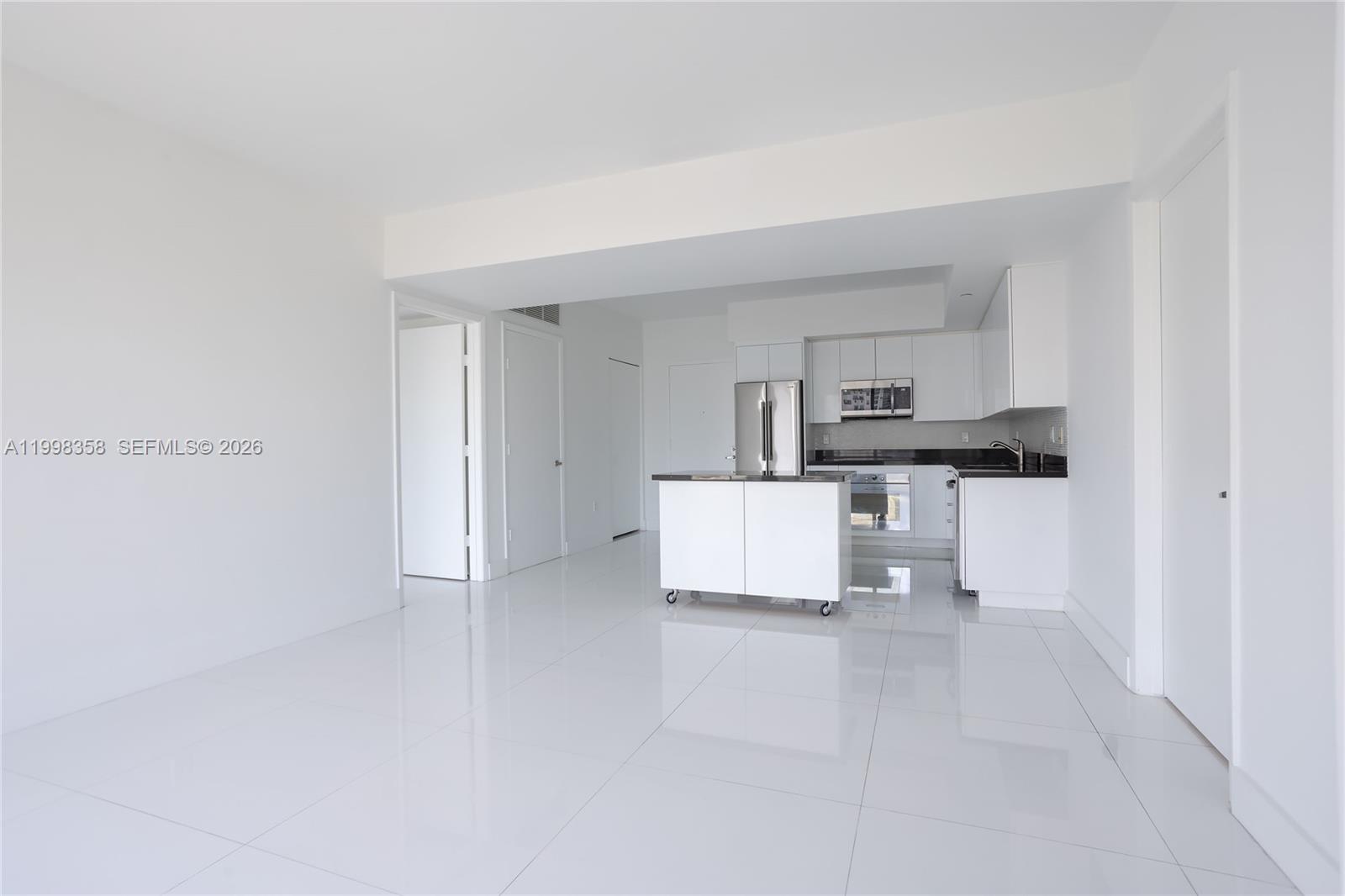 MINT CONDO - Residential
