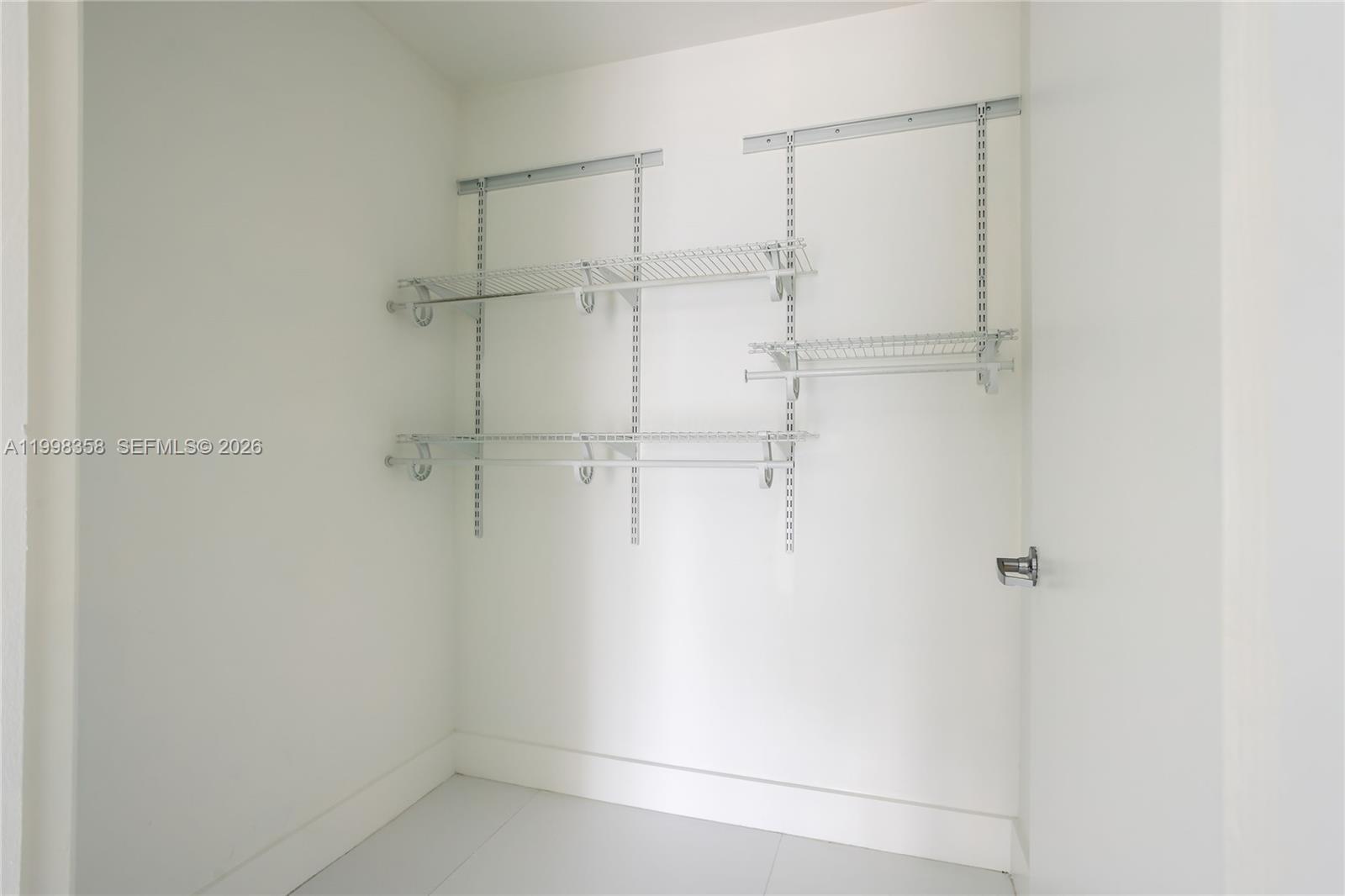 MINT CONDO - Residential
