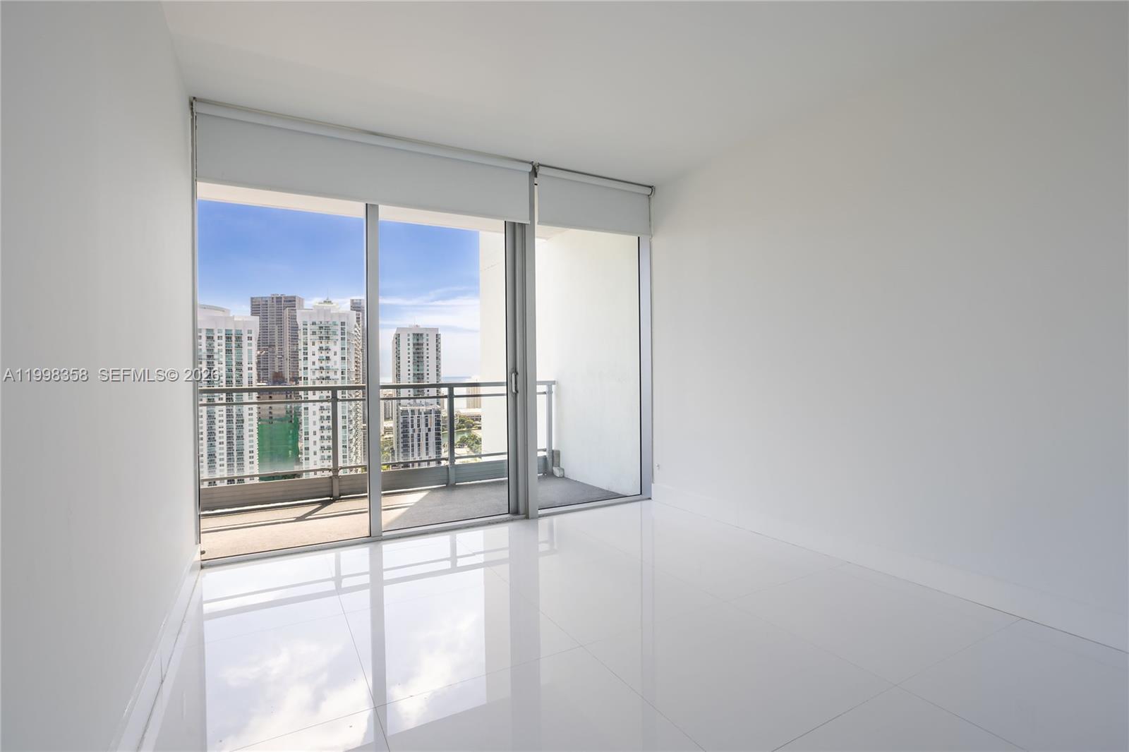MINT CONDO - Residential