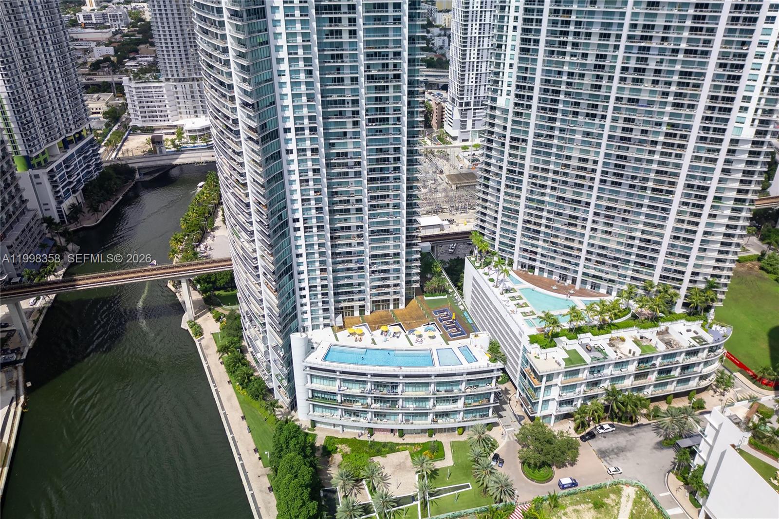 MINT CONDO - Residential