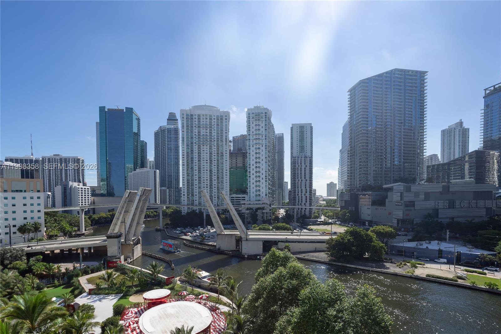 MINT CONDO - Residential
