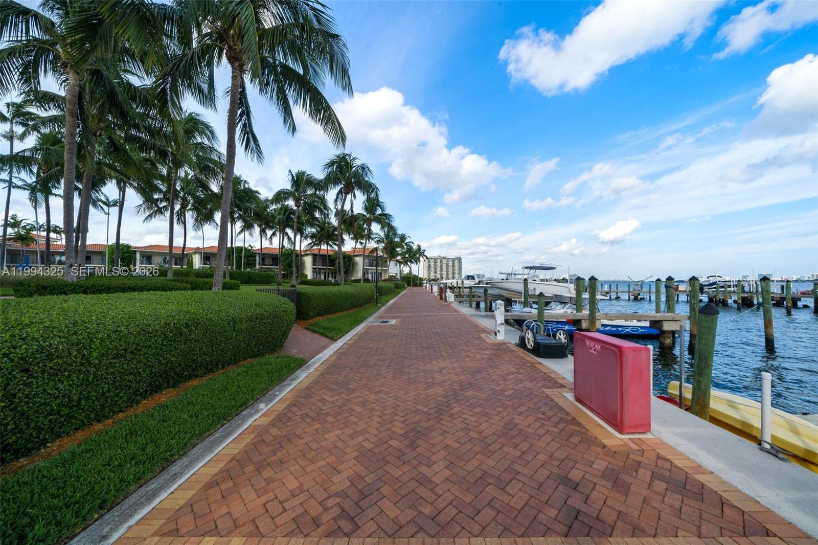 TOWERS OF QUAYSIDE CONDO - Residential