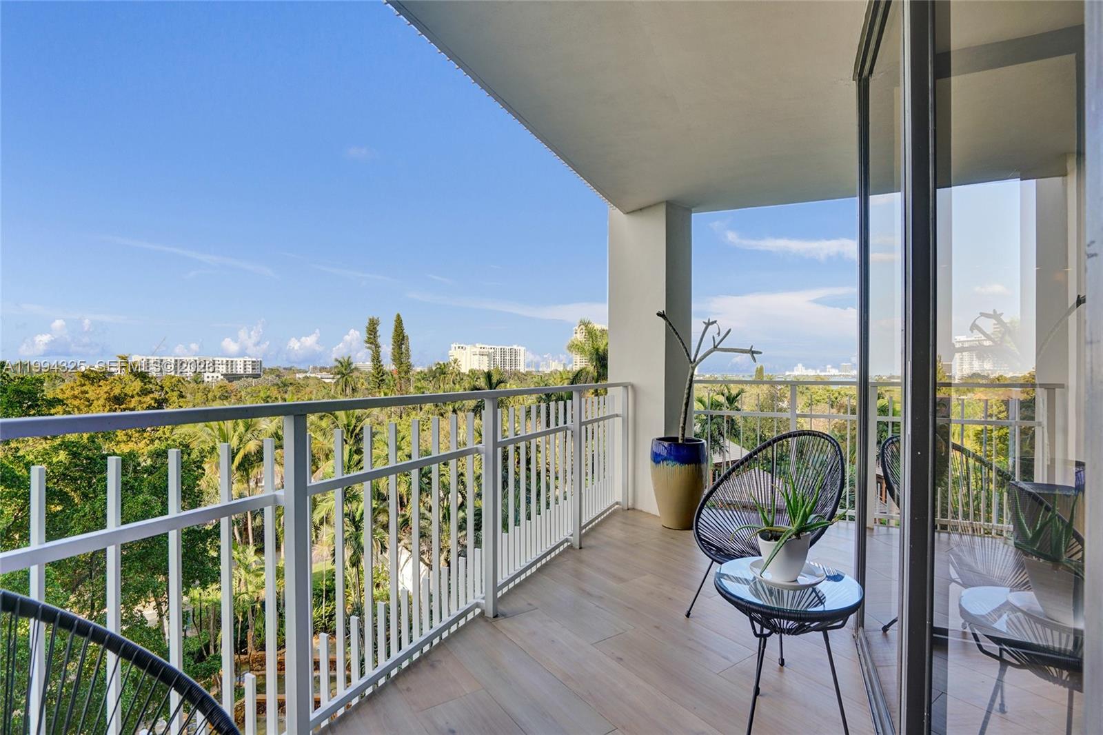TOWERS OF QUAYSIDE CONDO - Residential