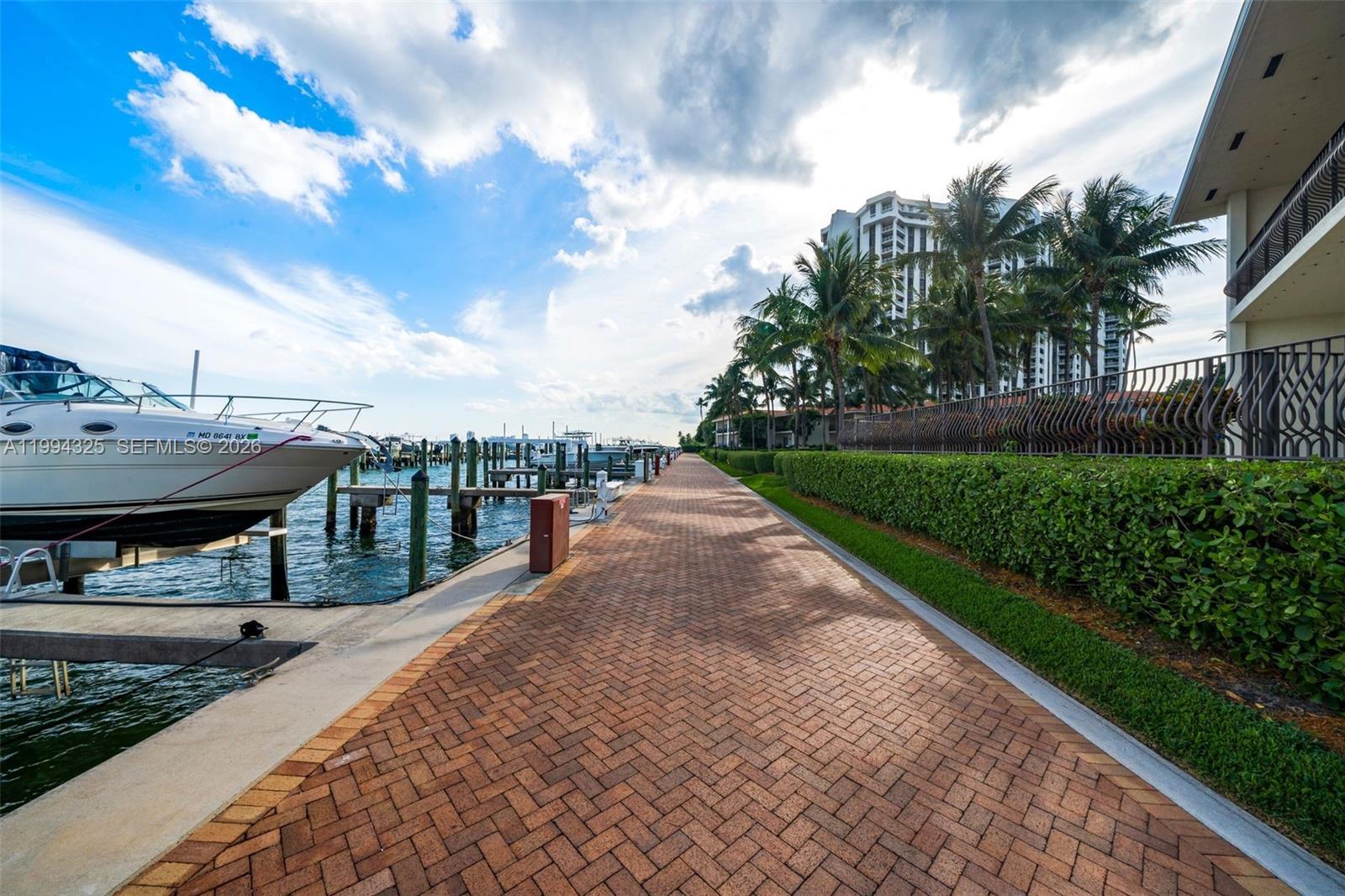 TOWERS OF QUAYSIDE CONDO - Residential
