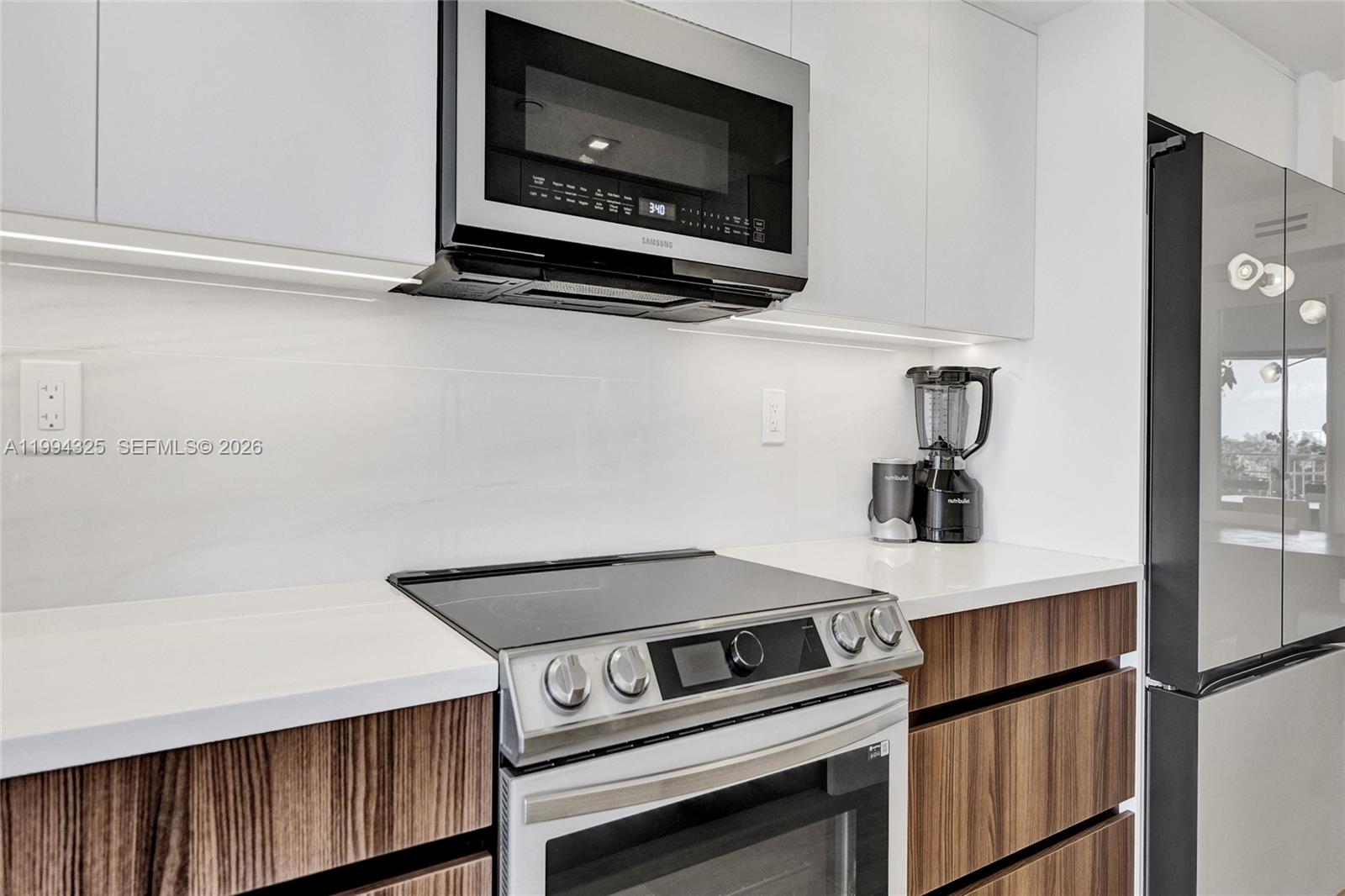 TOWERS OF QUAYSIDE CONDO - Residential