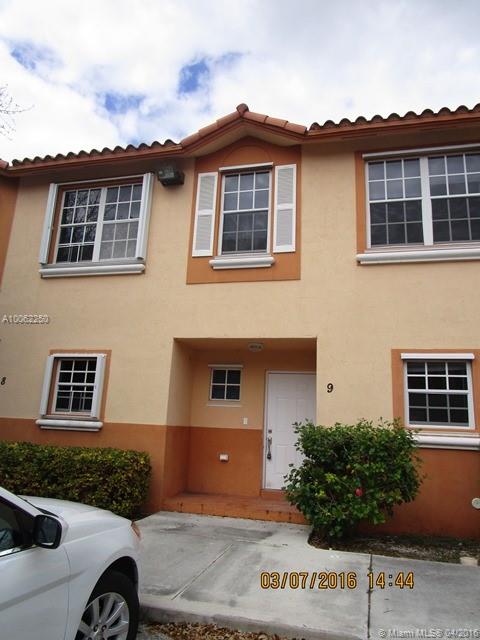 Excellent unit remodeled, professionally managed at Hollywood Place Condo features three bedrooms and two and half baths, living/dinning, hookup inside unit (as per management washer and dryer won't be installed) patio, close to I95 and major roads.