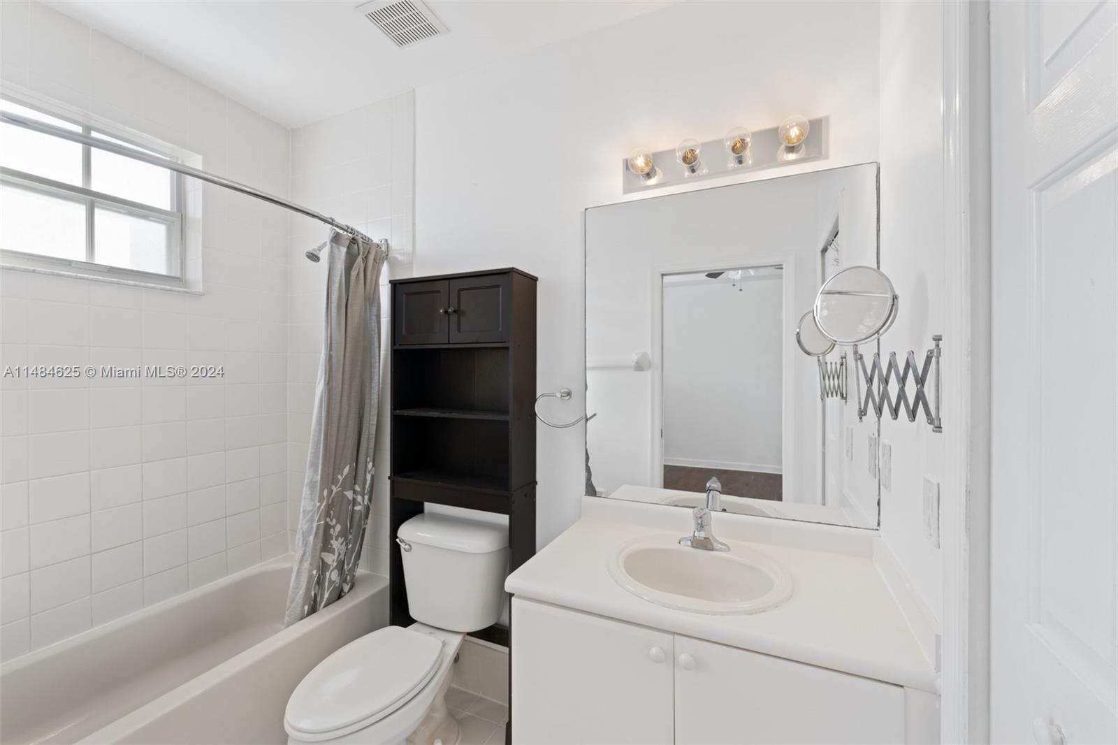 VILLAS AT NAUTICA THREE C - Residential