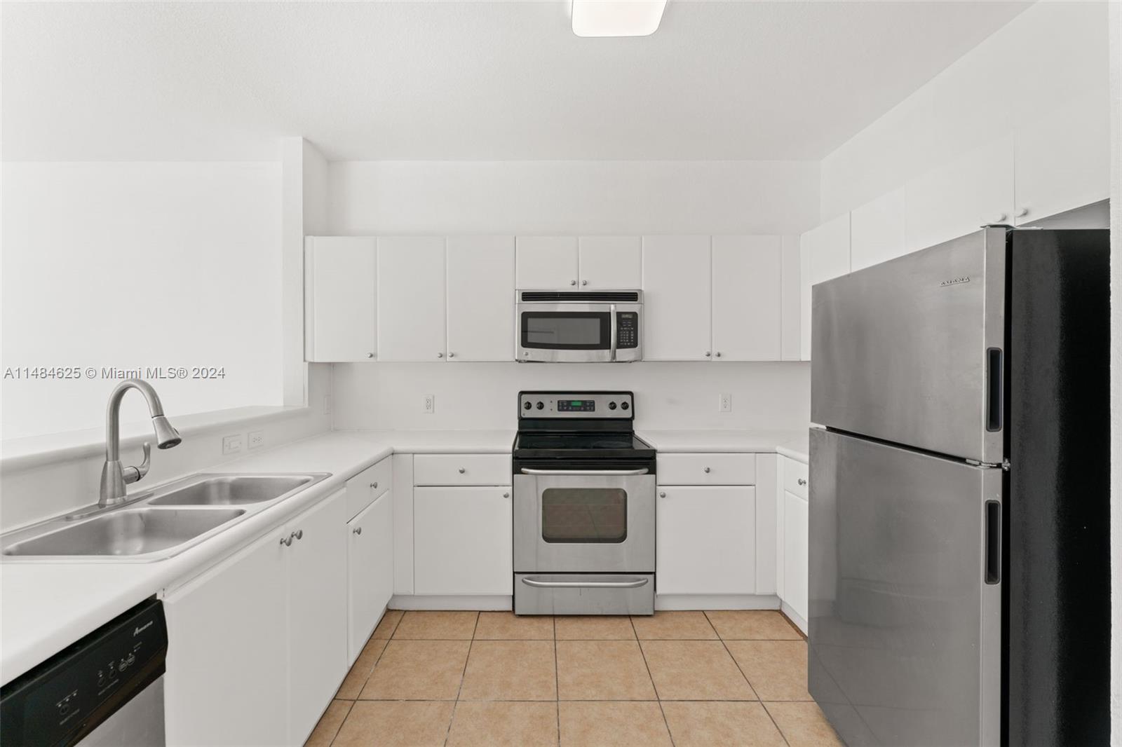 VILLAS AT NAUTICA THREE C - Residential