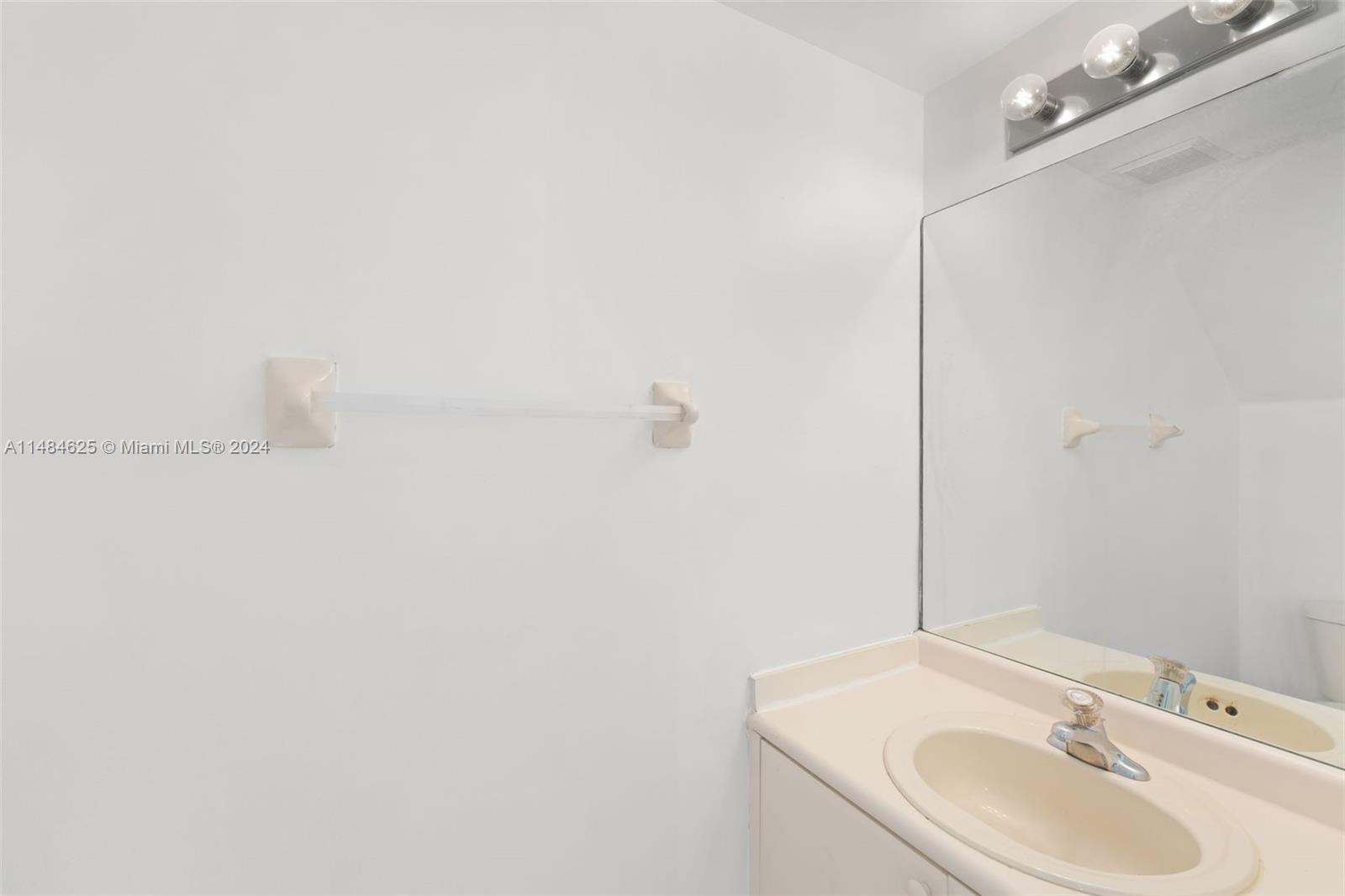 VILLAS AT NAUTICA THREE C - Residential