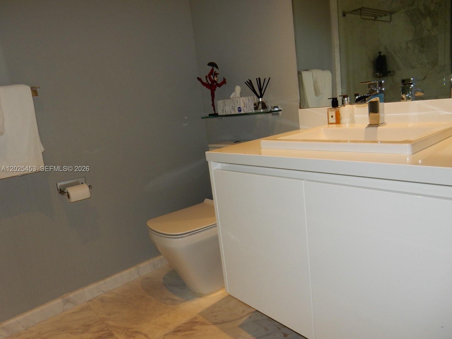 PARAMOUNT FT LAUDERDALE C - Residential Lease
