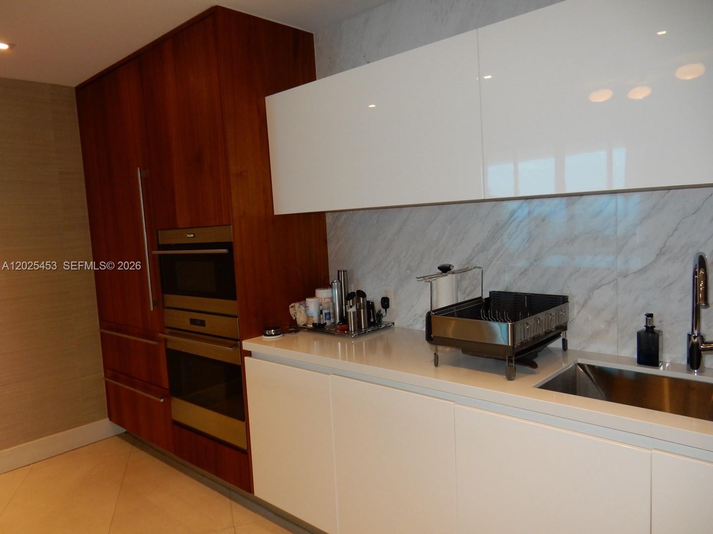 PARAMOUNT FT LAUDERDALE C - Residential Lease