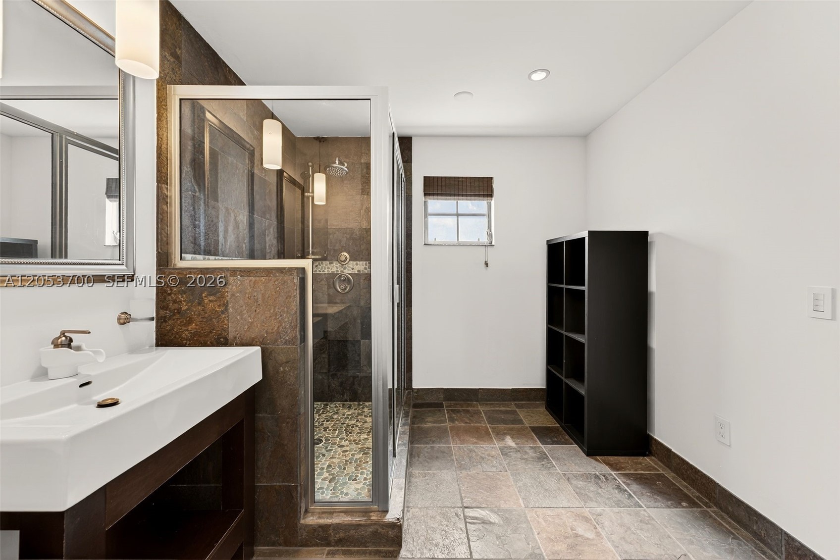 J G HEADS FARMS UNIT A - Residential Lease