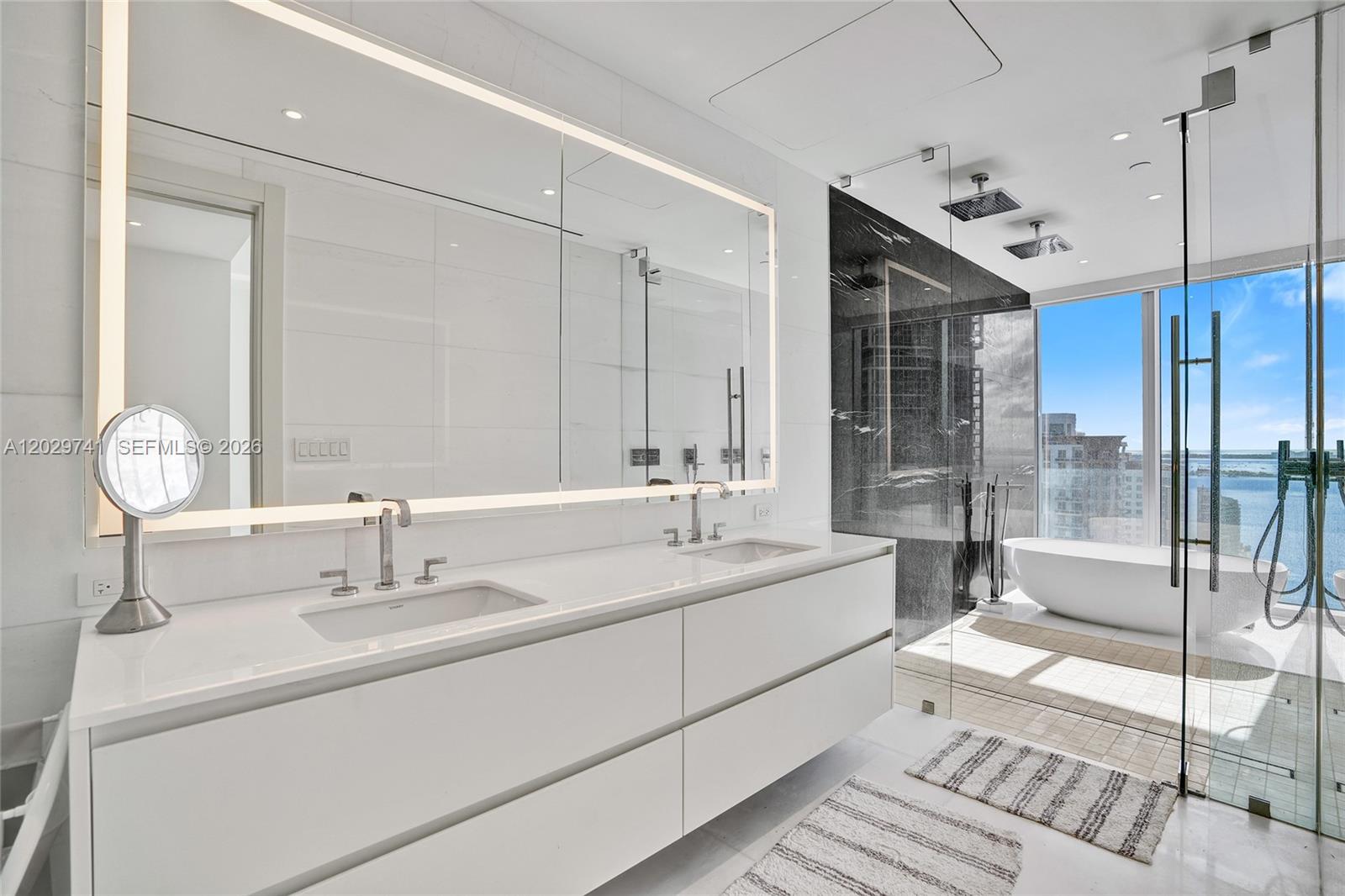 ASTON MARTIN RESIDENCES - Residential