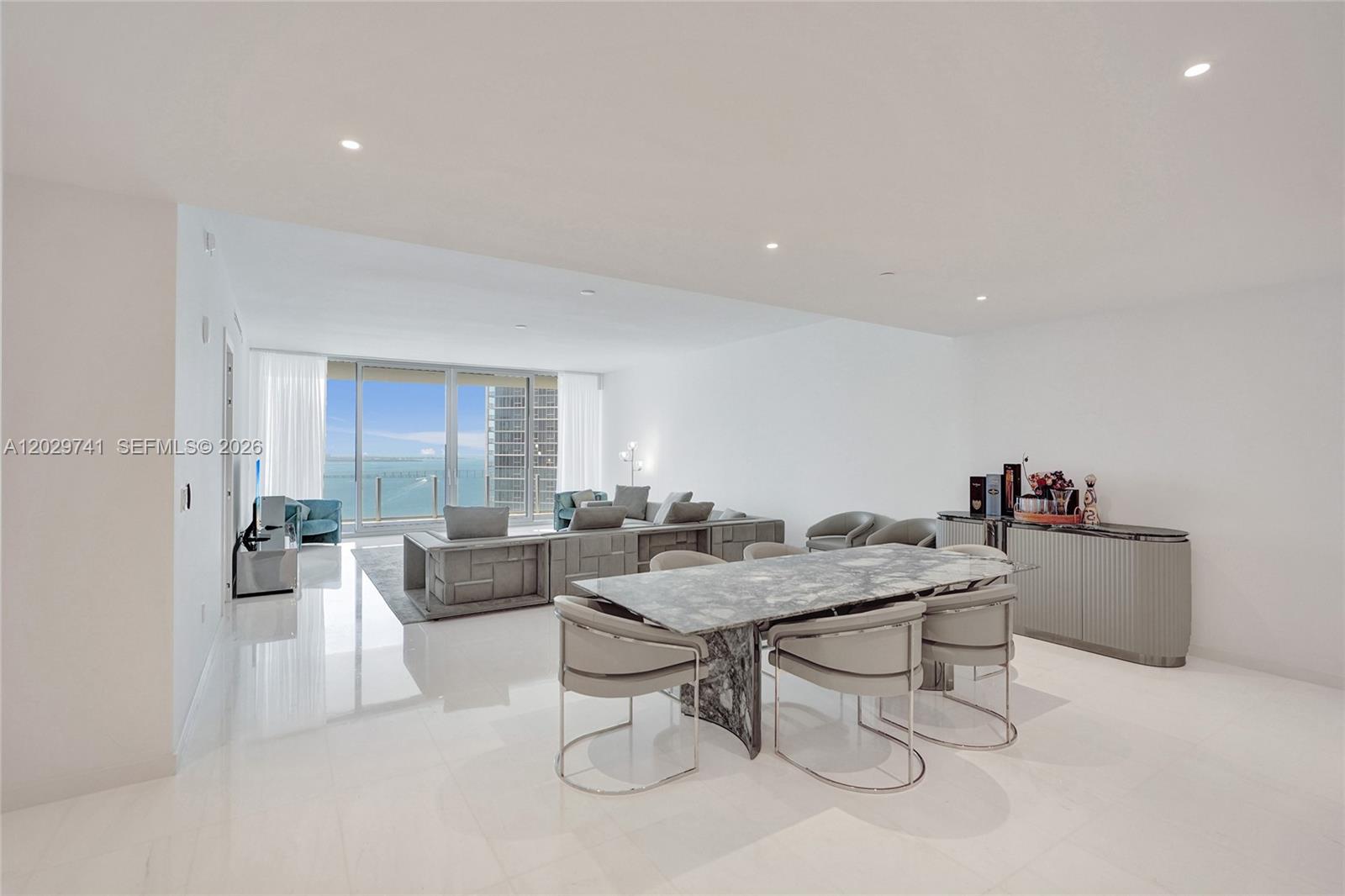 ASTON MARTIN RESIDENCES - Residential