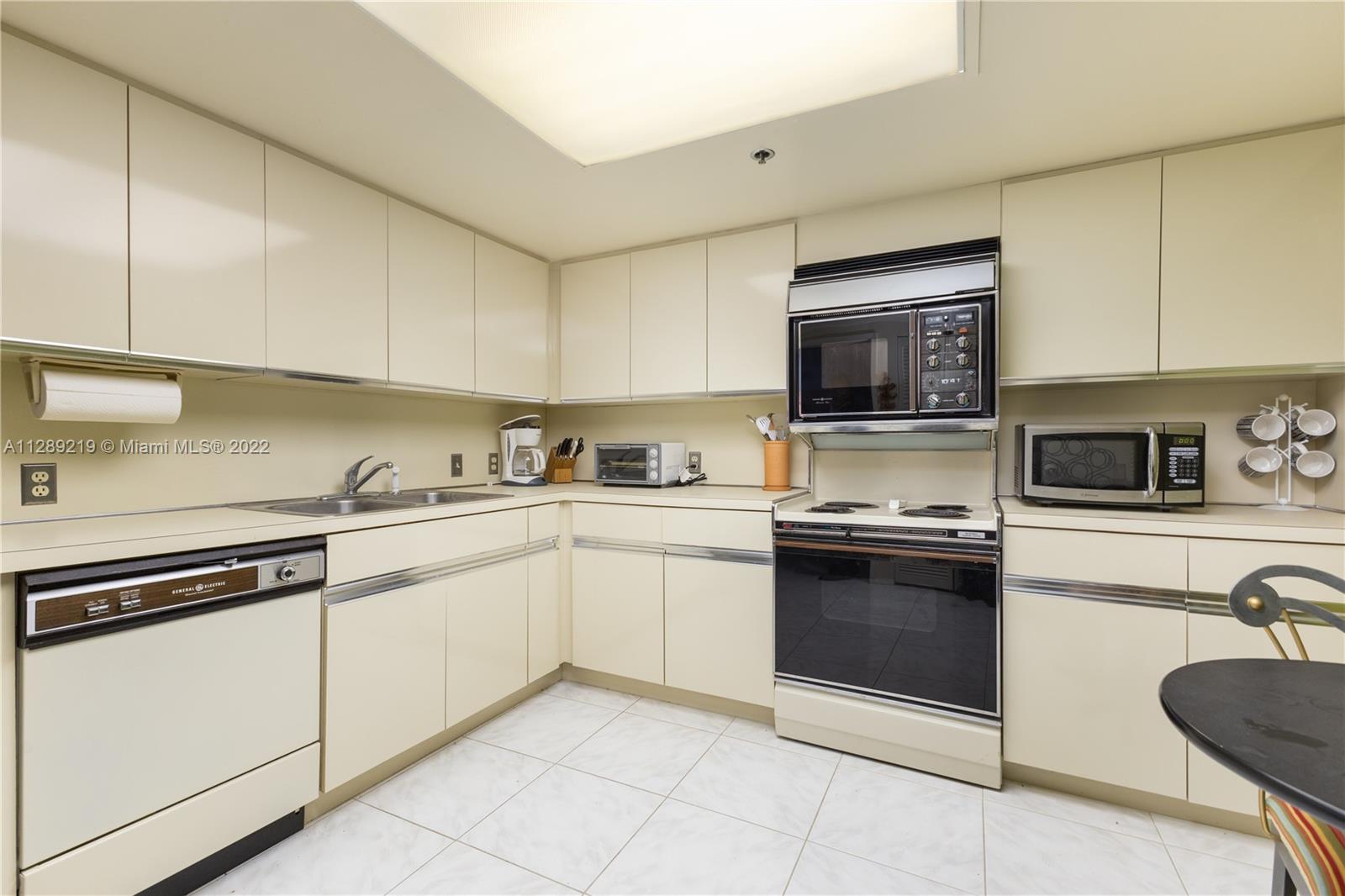 IMPERIAL AT BRICKELL COND - Residential