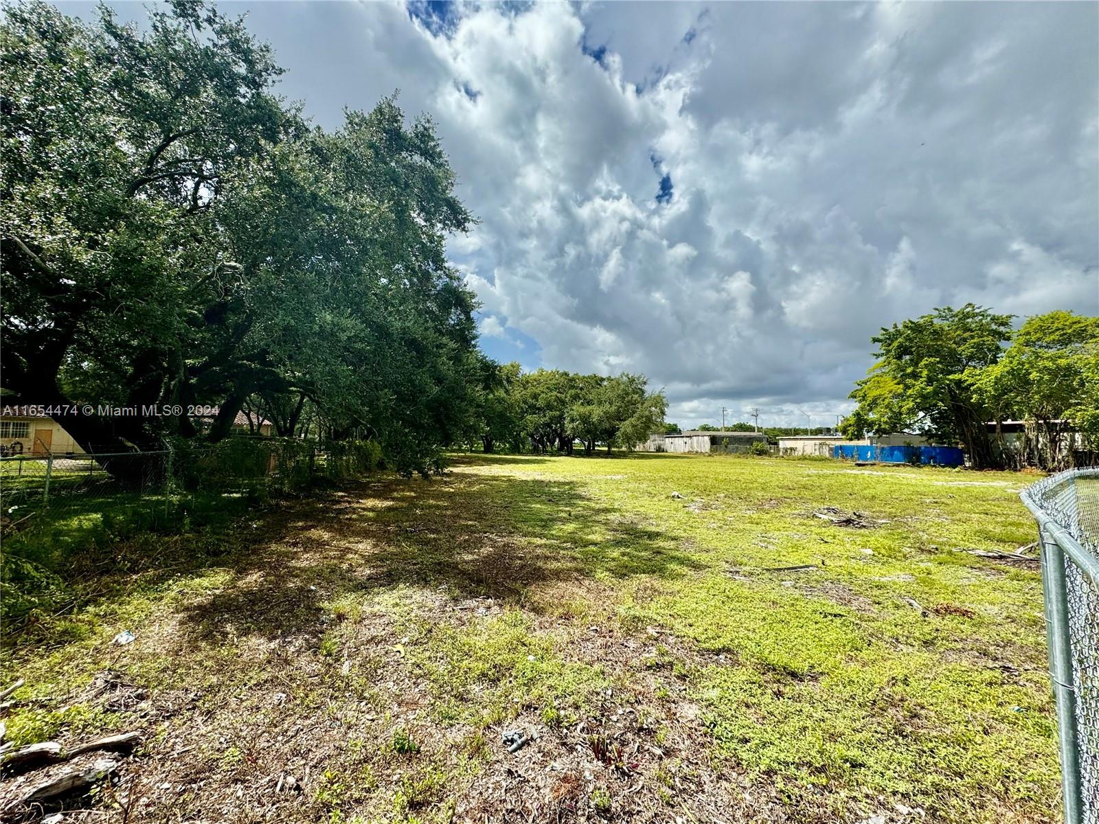 BUNCHE PARK - Land