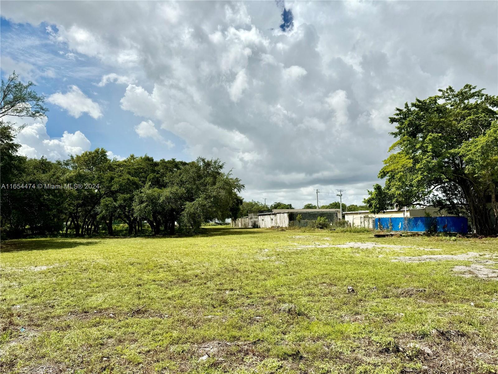 BUNCHE PARK - Land