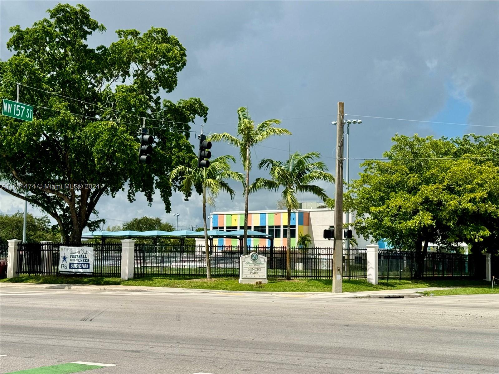 BUNCHE PARK - Land