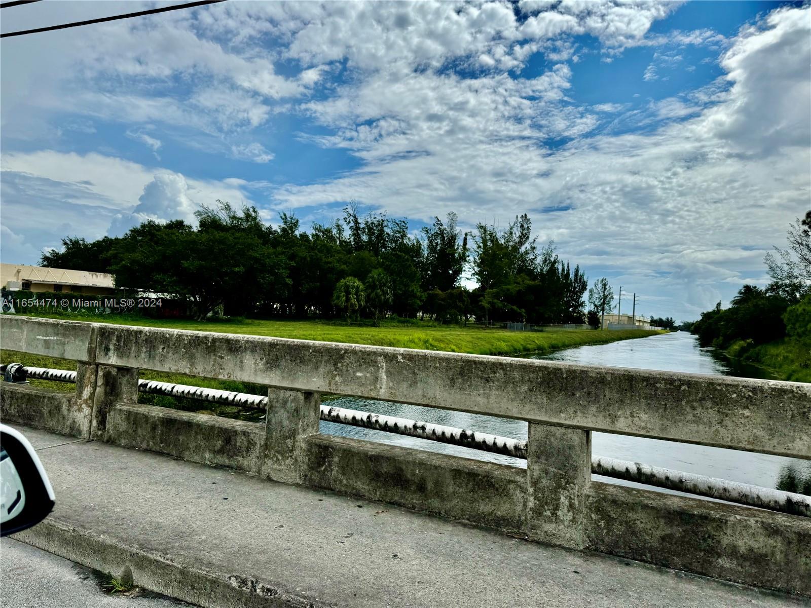 BUNCHE PARK - Land