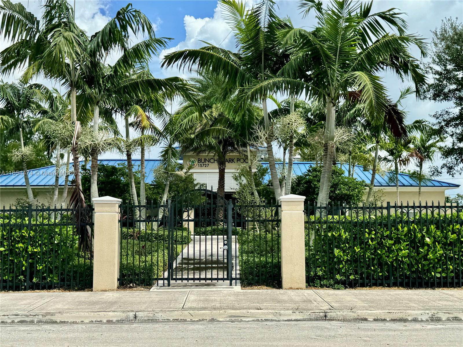 BUNCHE PARK - Land
