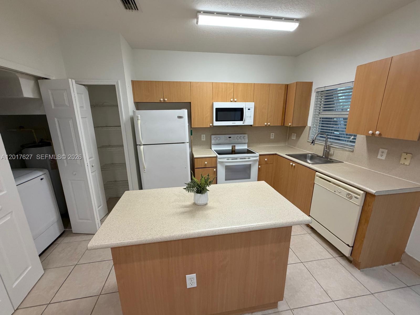VENETIA GROVE - Residential
